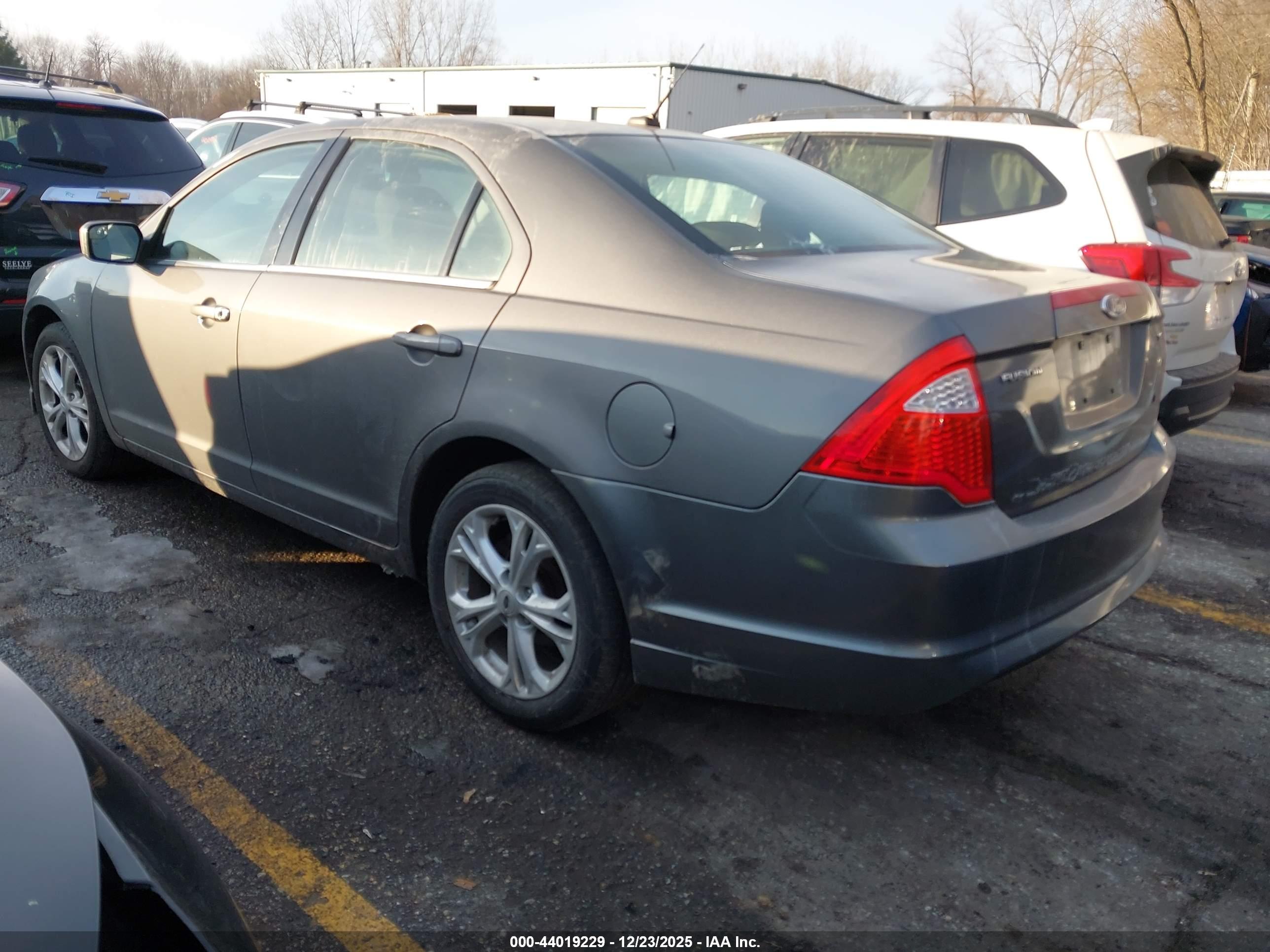 FORD FUSION image 3