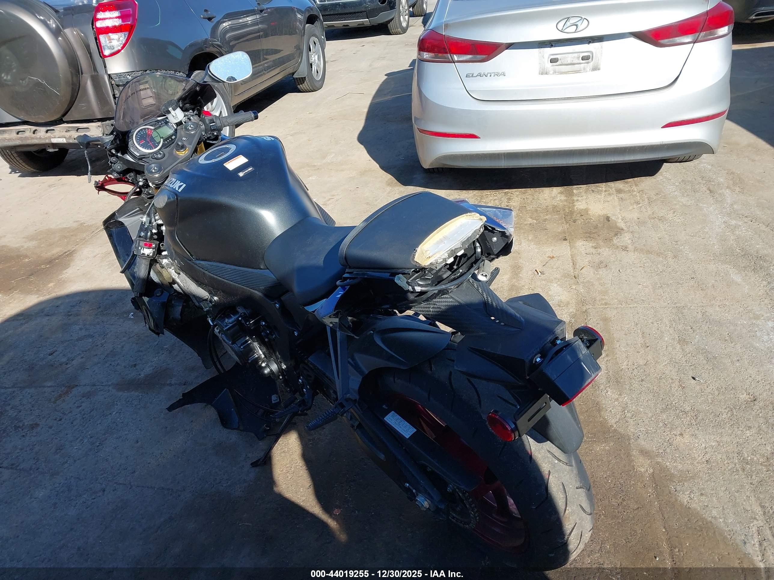SUZUKI GSX-R750 image 3