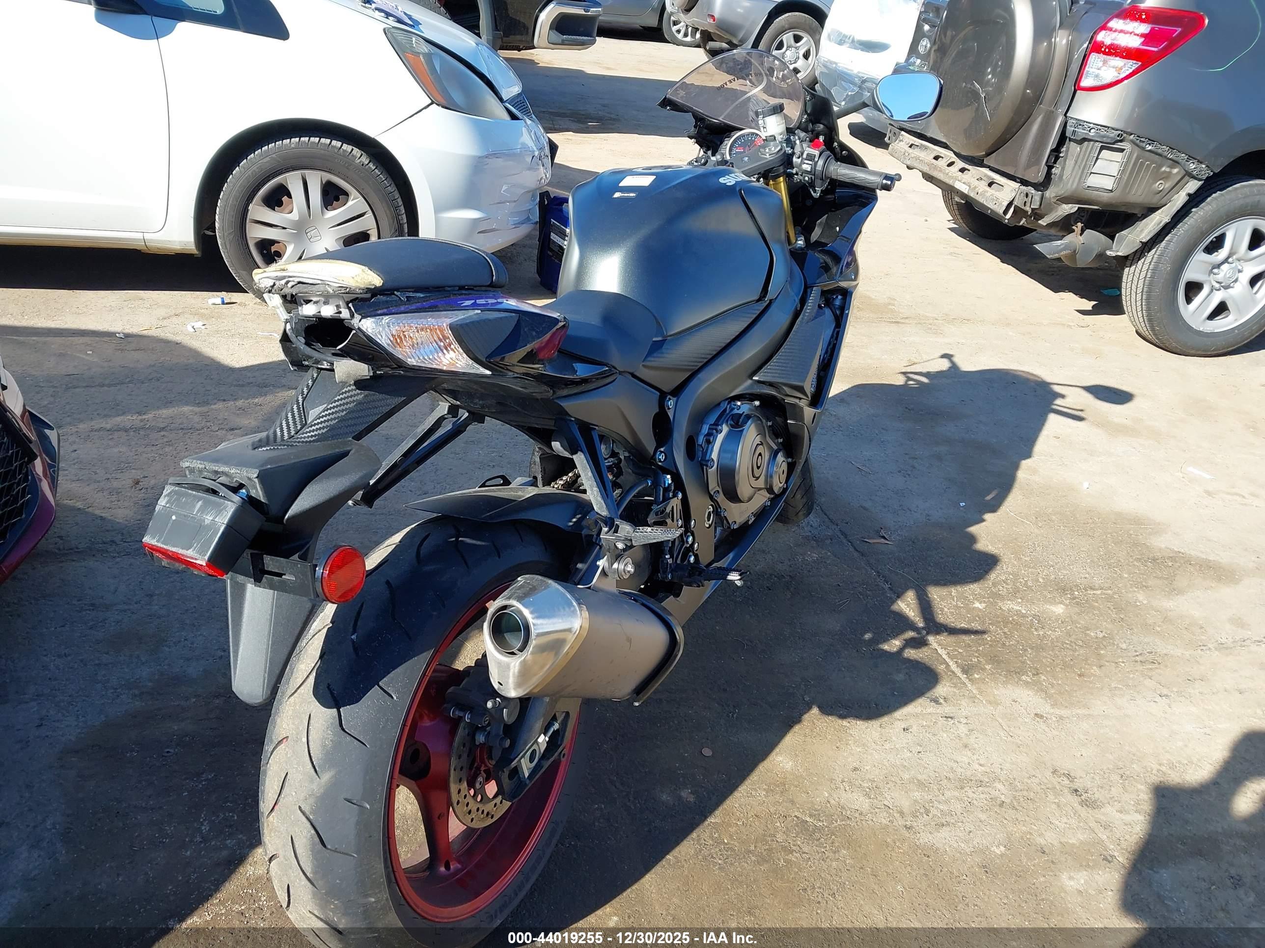 SUZUKI GSX-R750 image 4