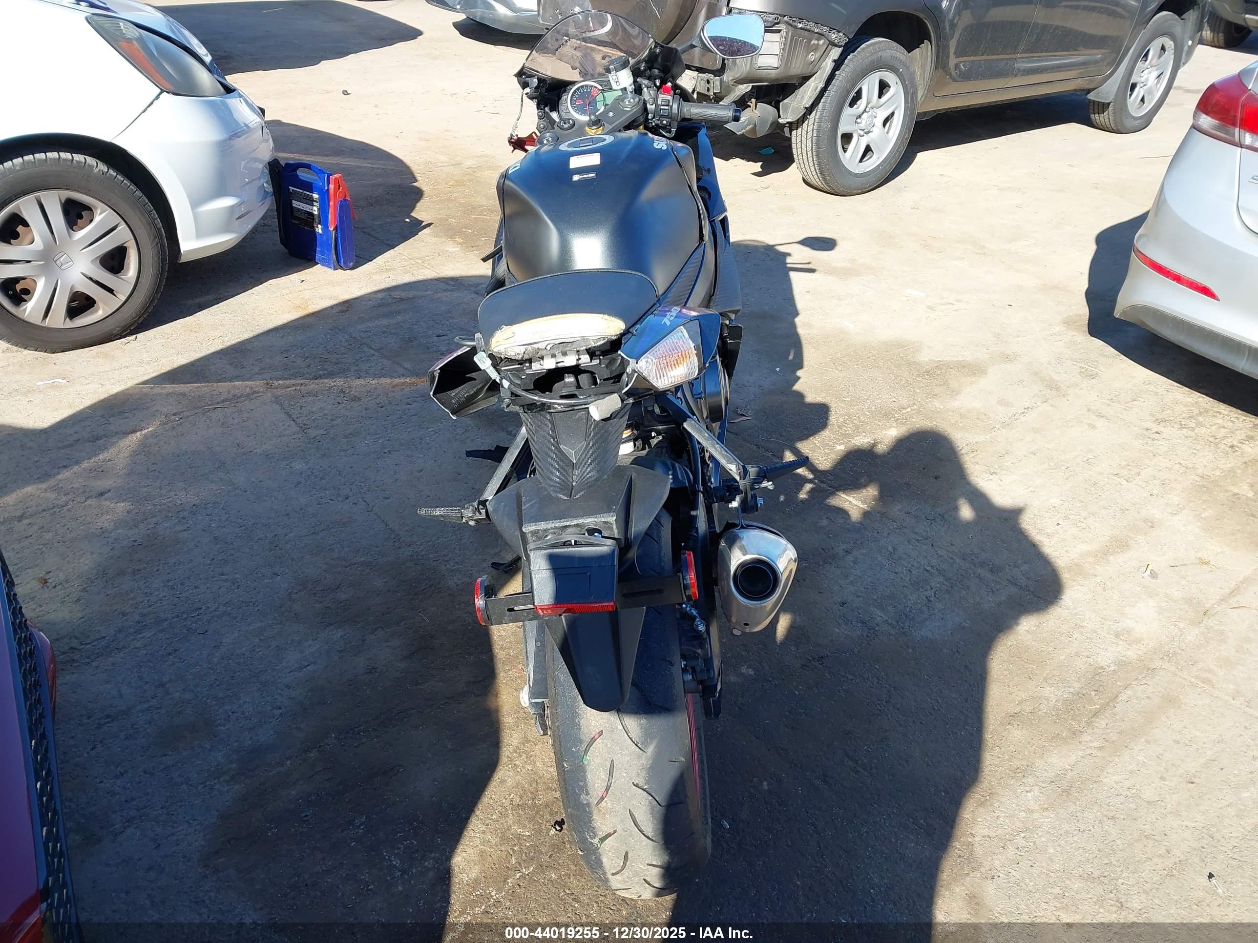 SUZUKI GSX-R750 image 6
