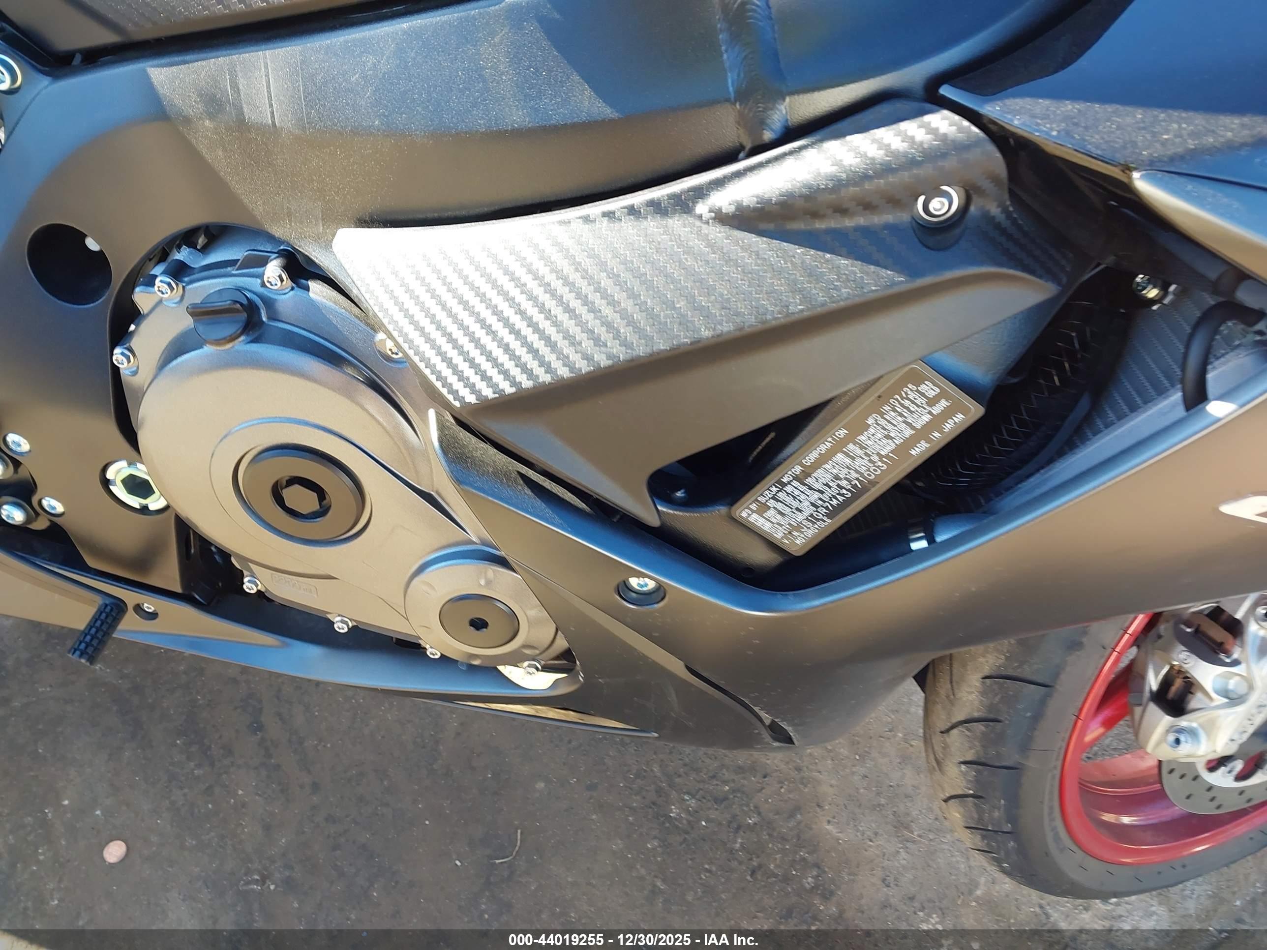 SUZUKI GSX-R750 image 8