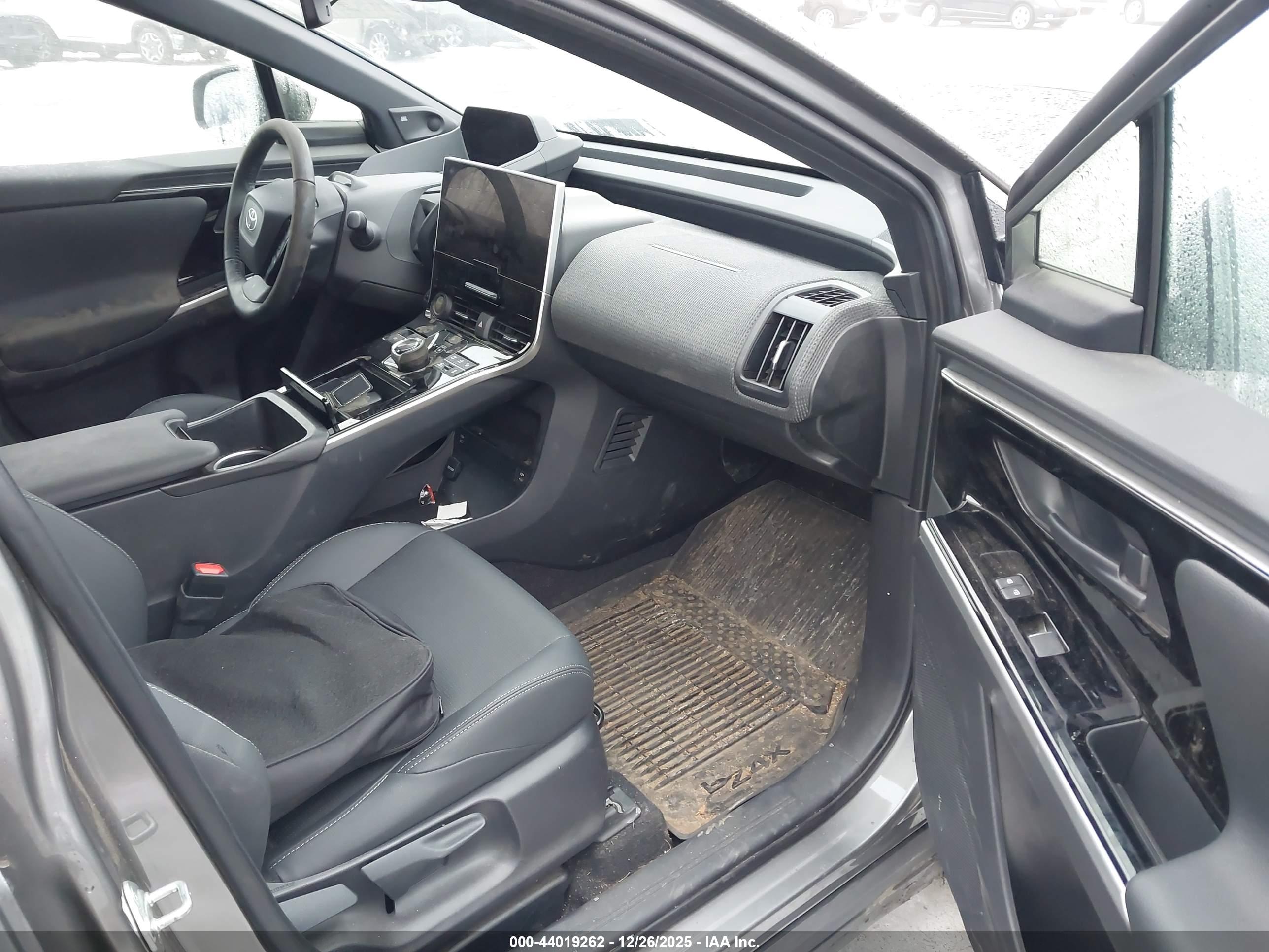 TOYOTA BZ4X image 5