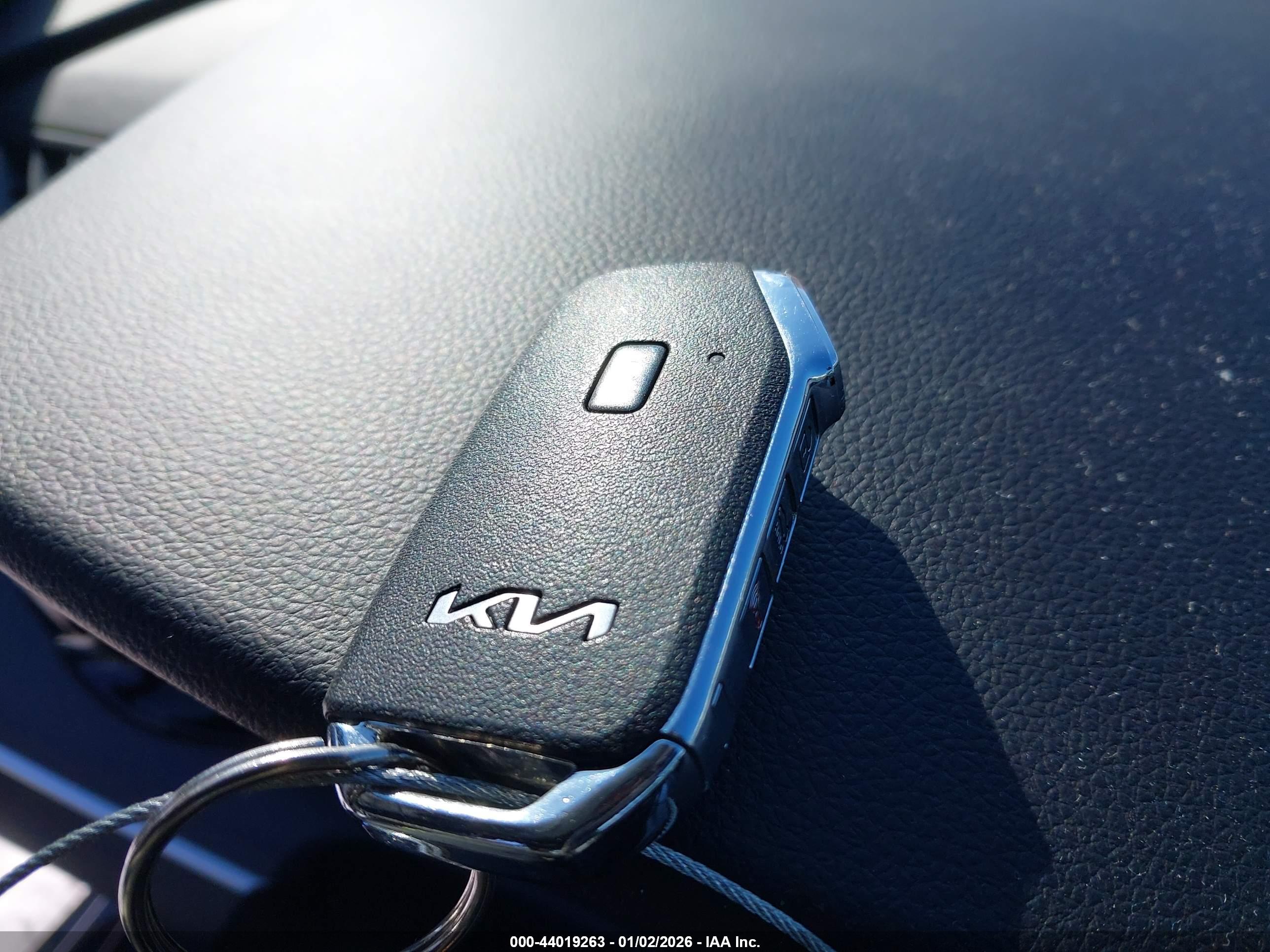 KIA K5 image 11