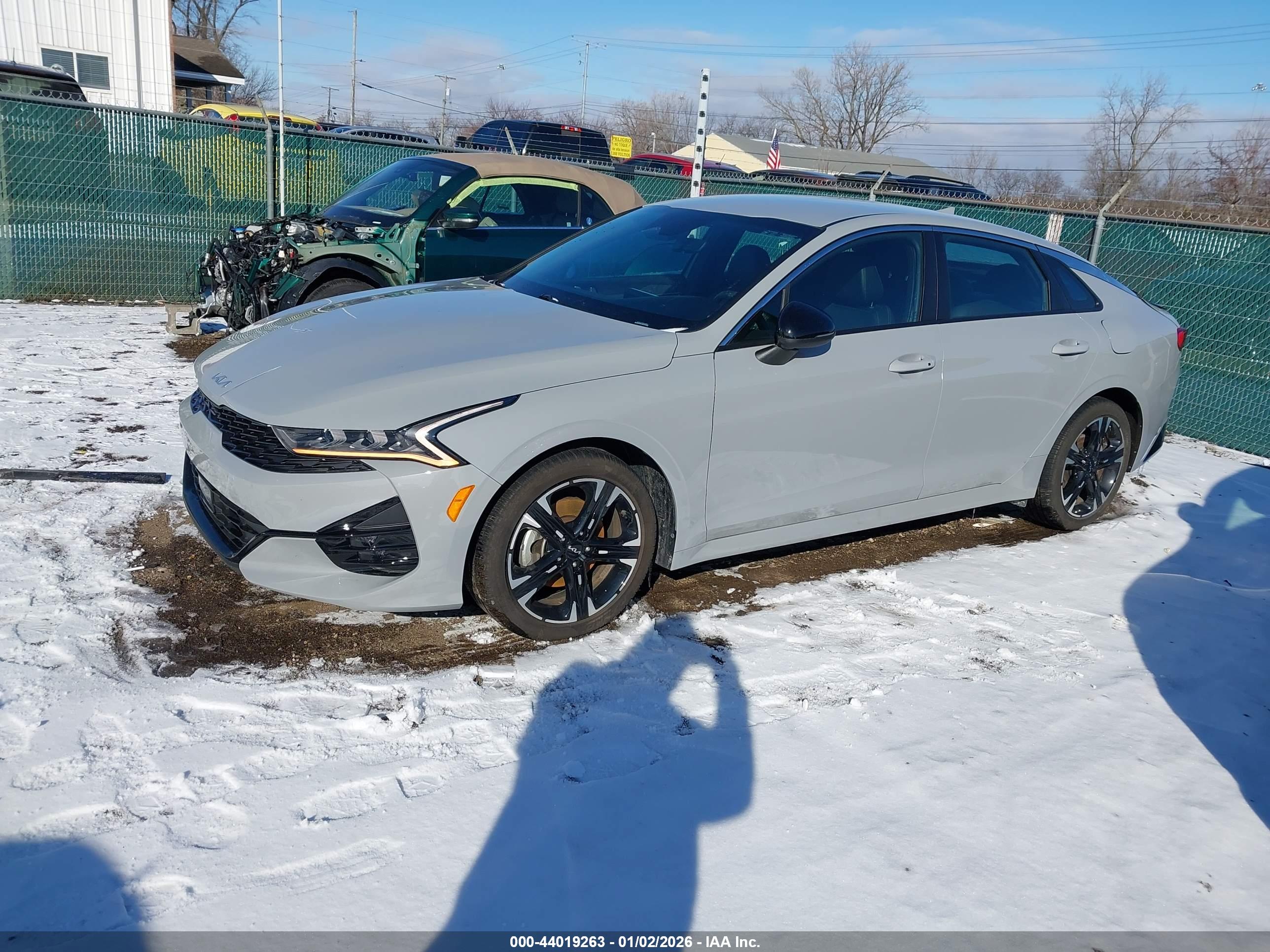 KIA K5 image 2
