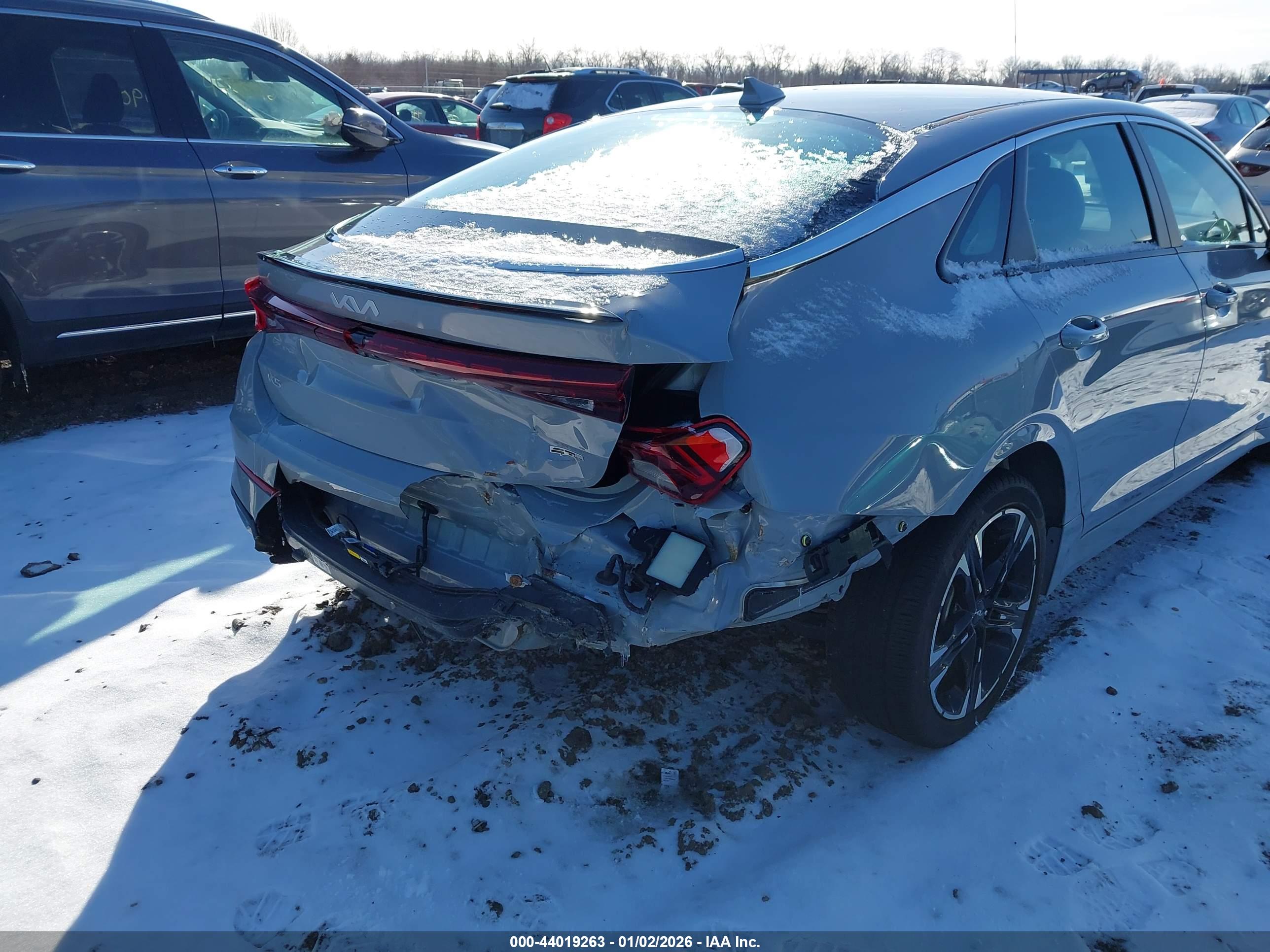 KIA K5 image 6