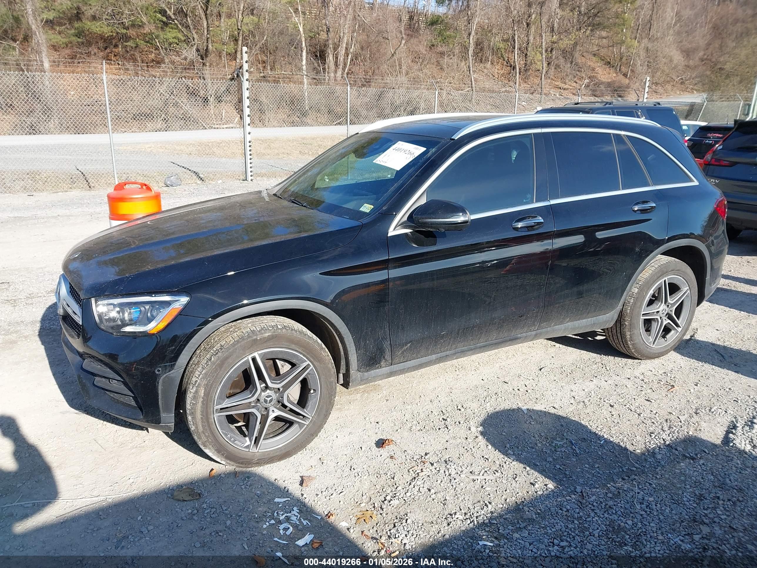 MERCEDES-BENZ GLC image 2