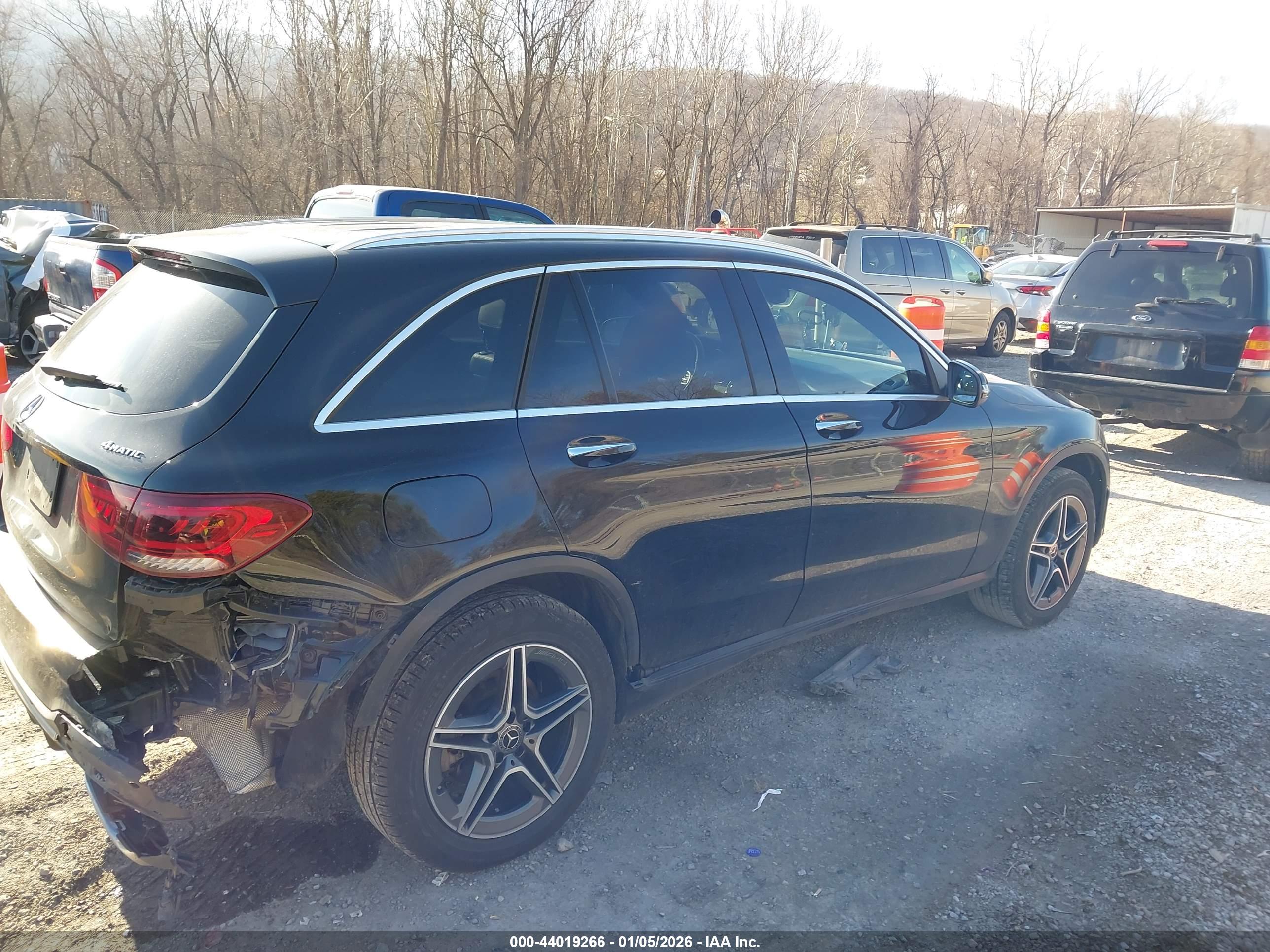 MERCEDES-BENZ GLC image 4