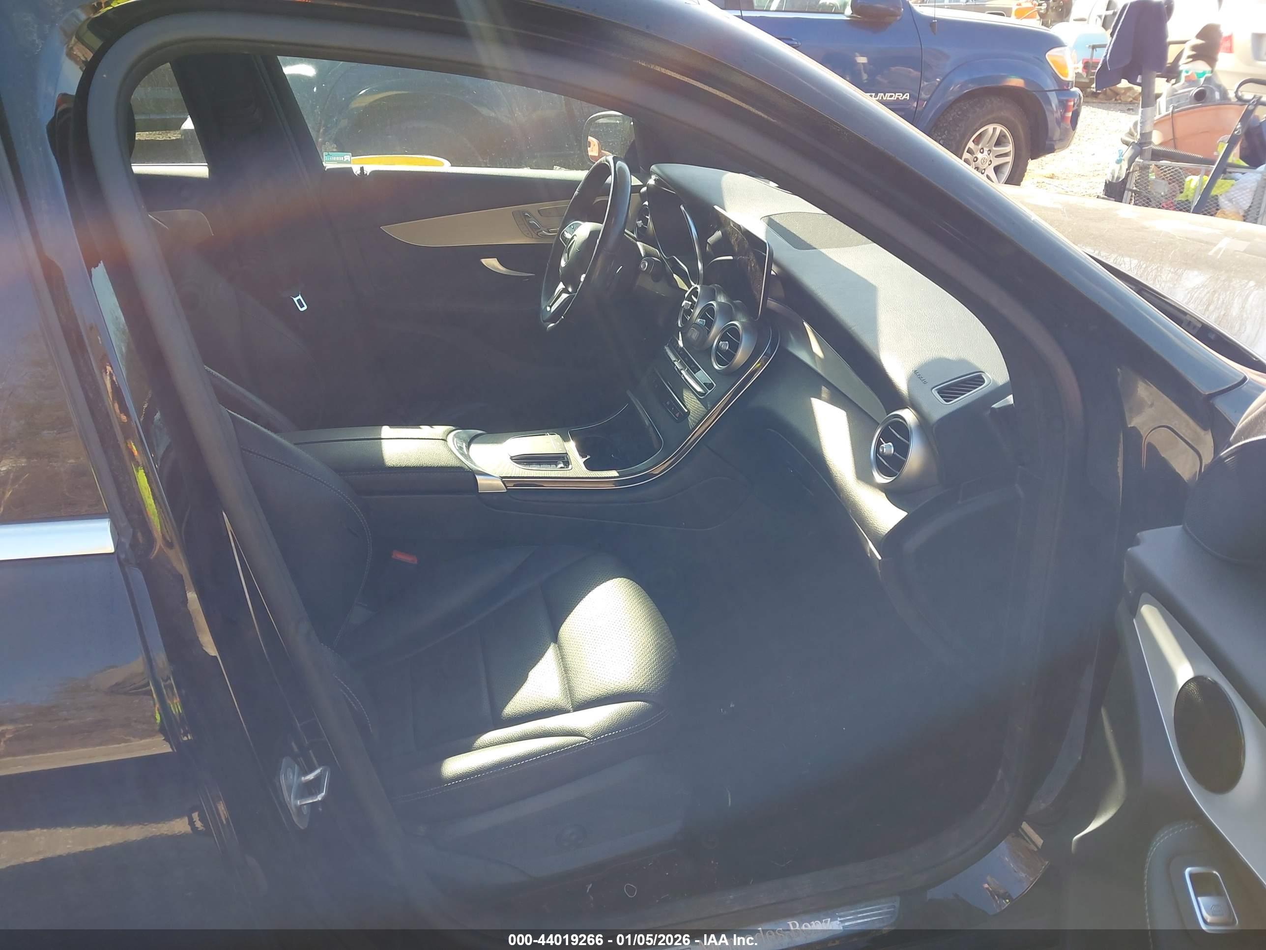 MERCEDES-BENZ GLC image 5