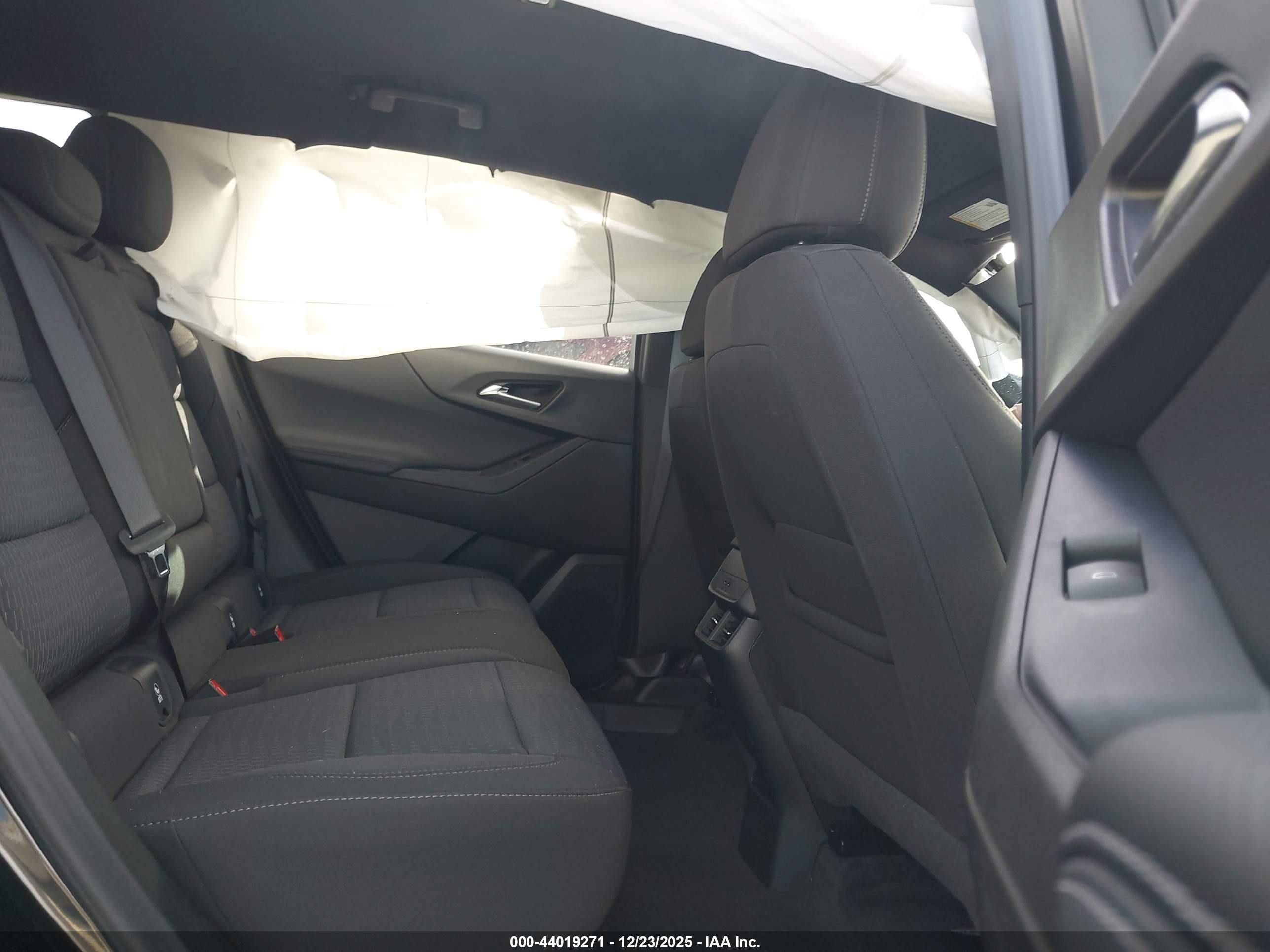 CHEVROLET EQUINOX image 8