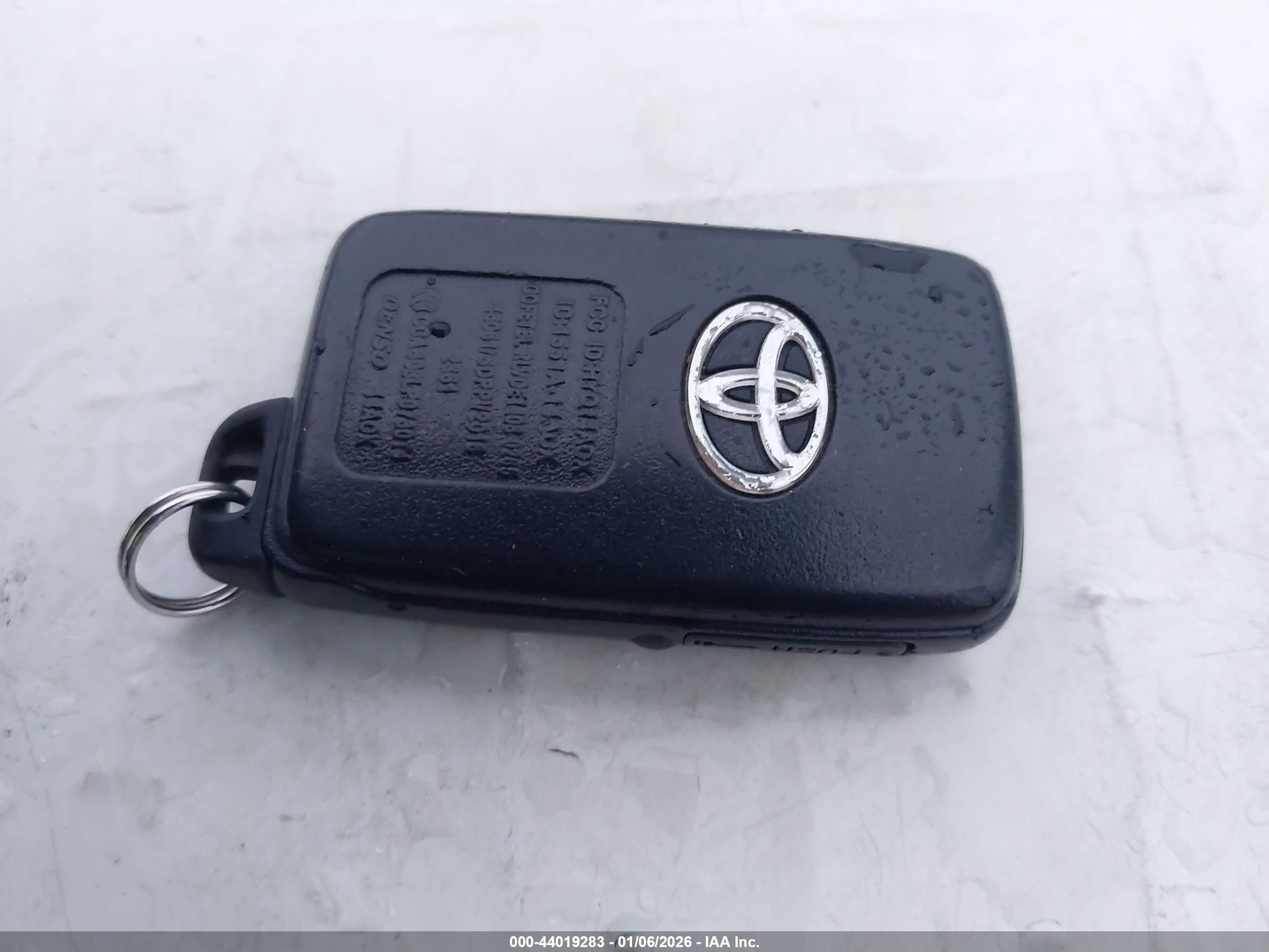 TOYOTA PRIUS image 11