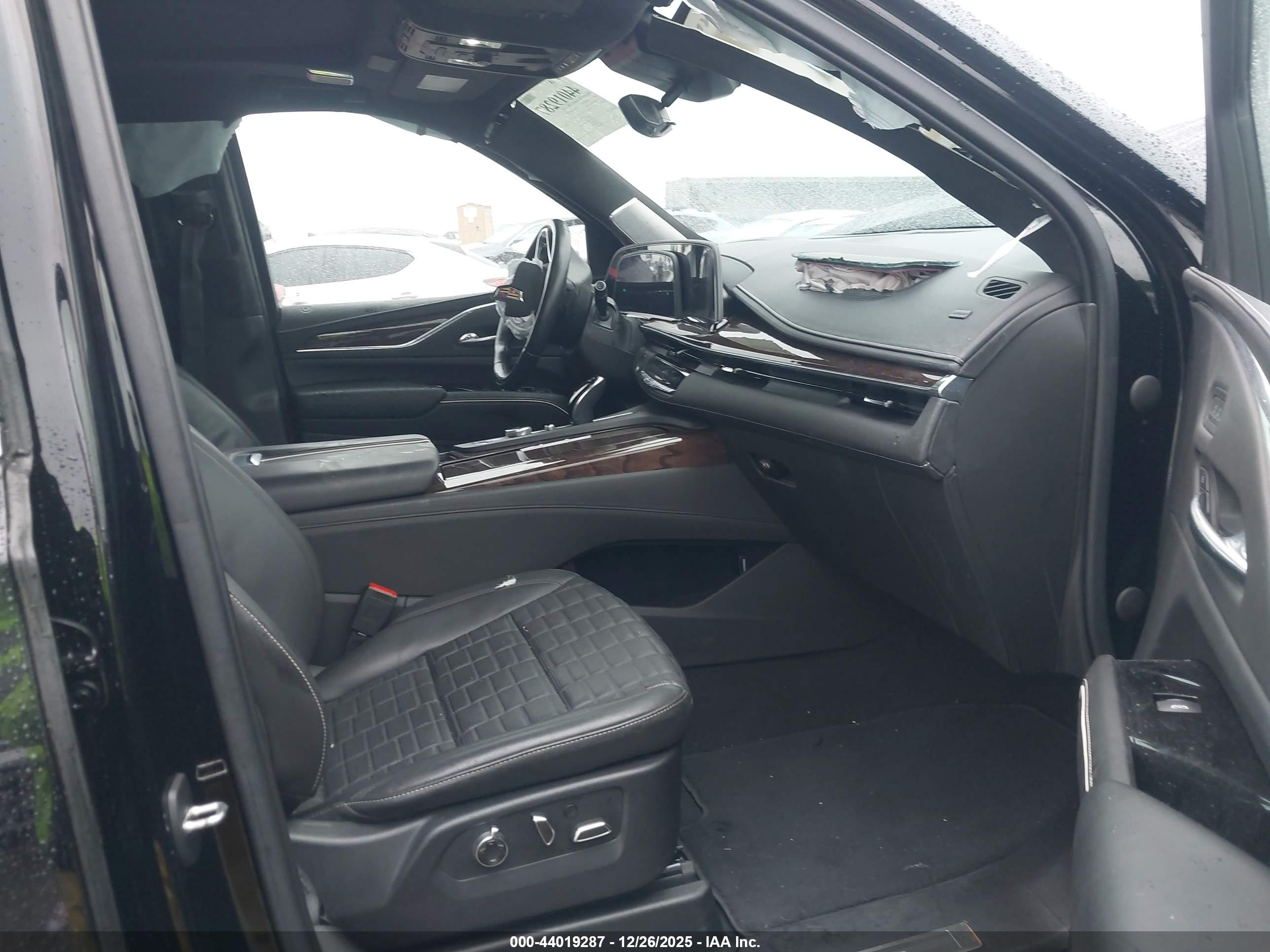 CADILLAC ESCALADE image 5