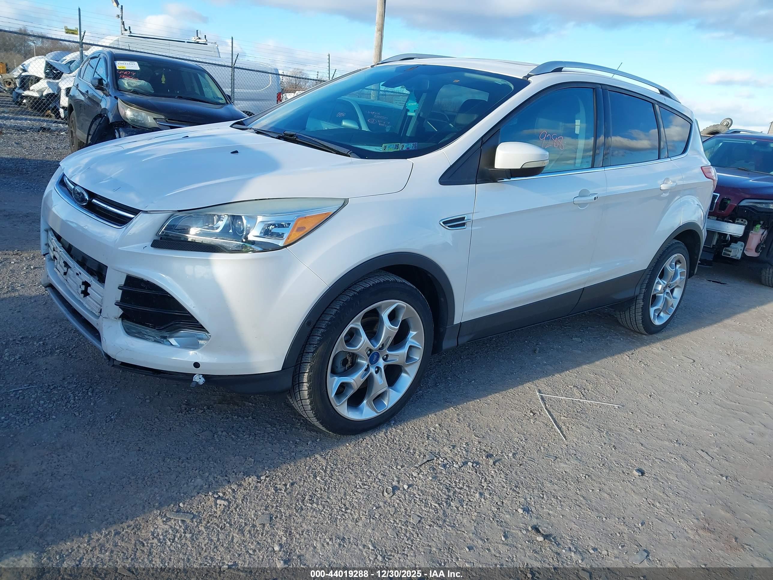 FORD ESCAPE image 2