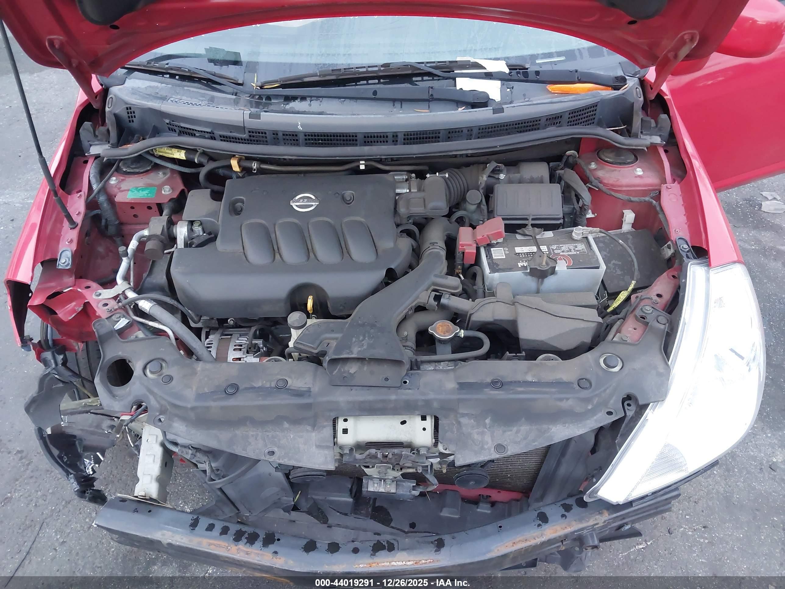 NISSAN VERSA image 10
