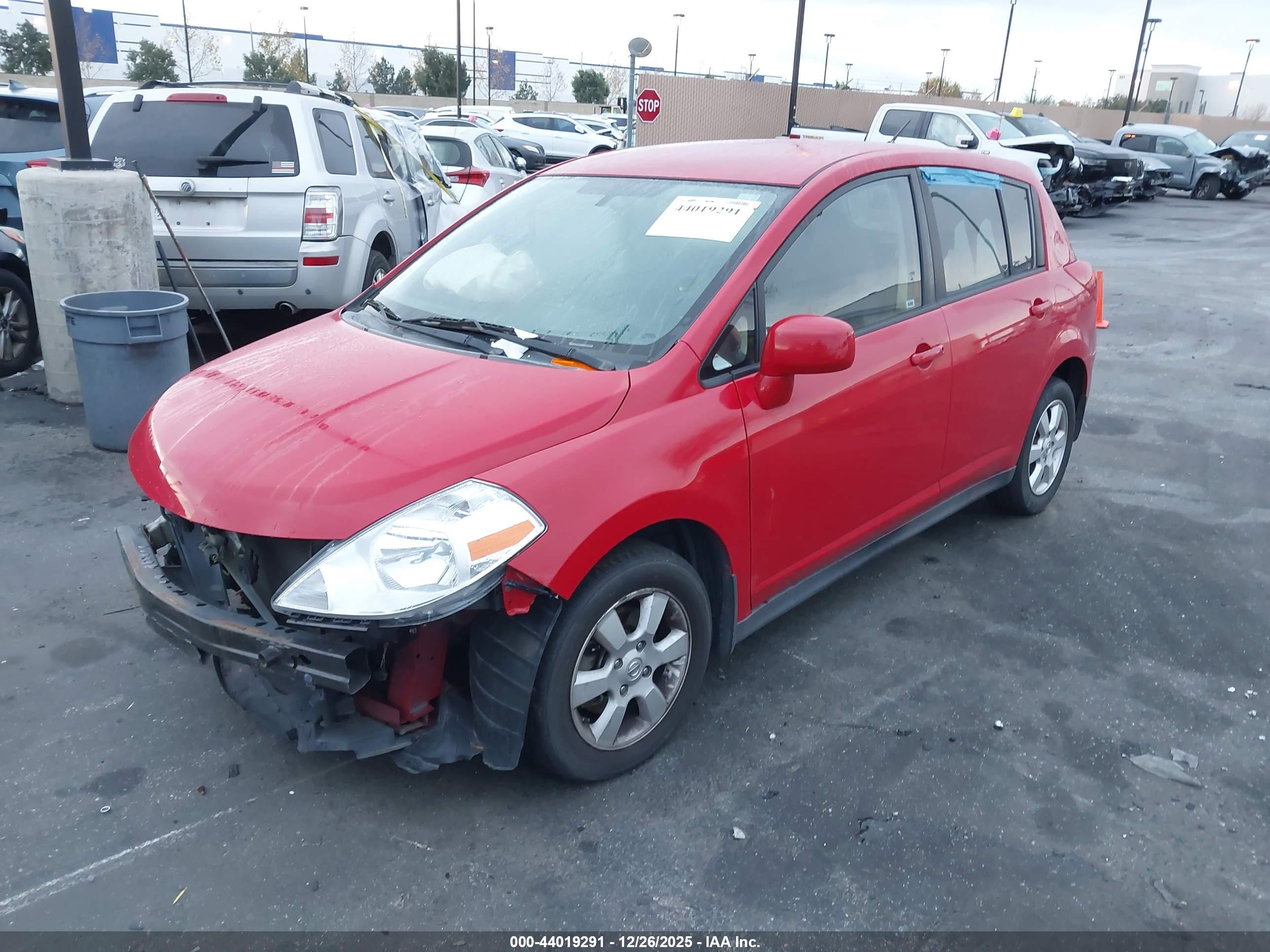 NISSAN VERSA image 2