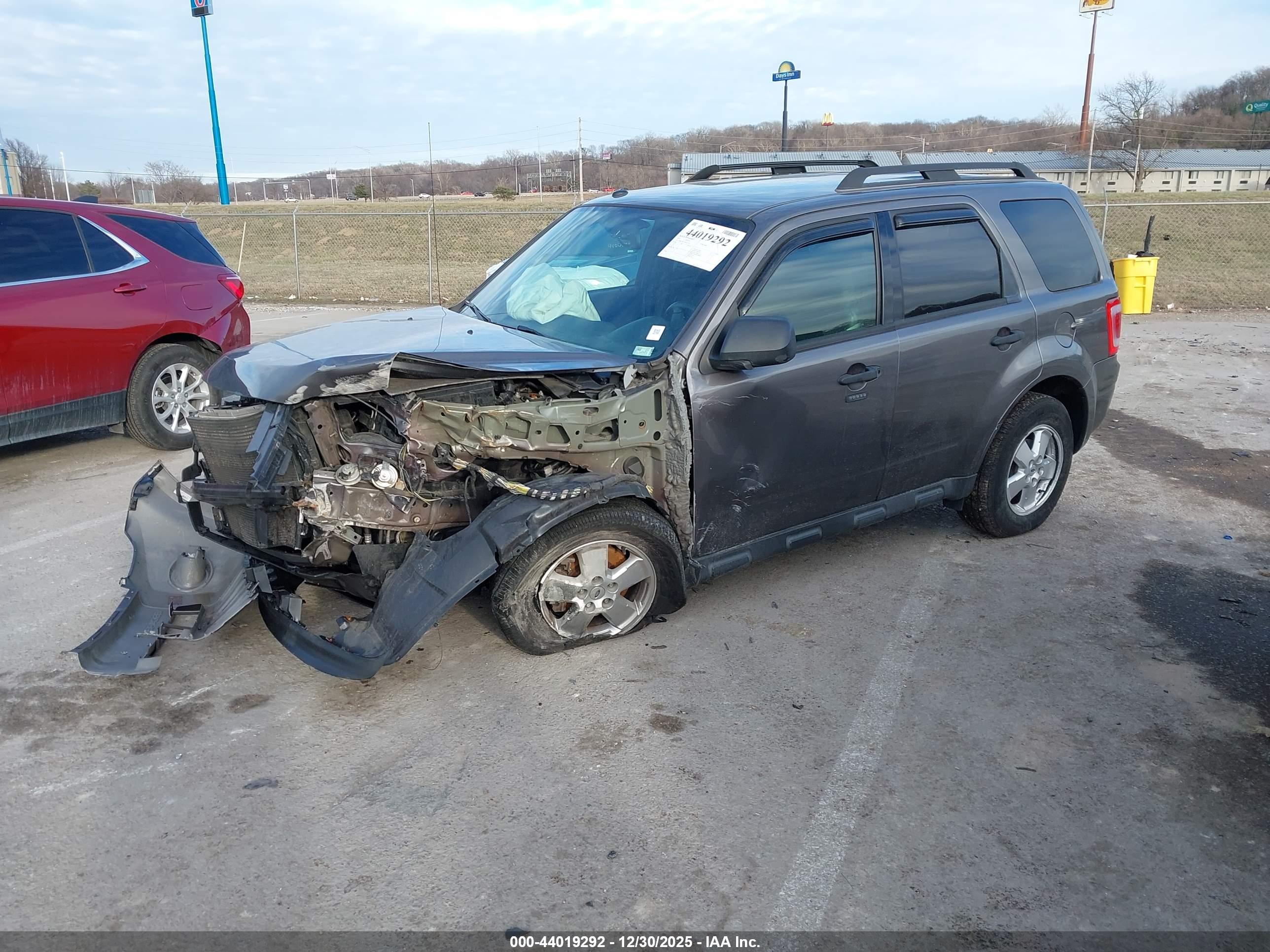 FORD ESCAPE image 2