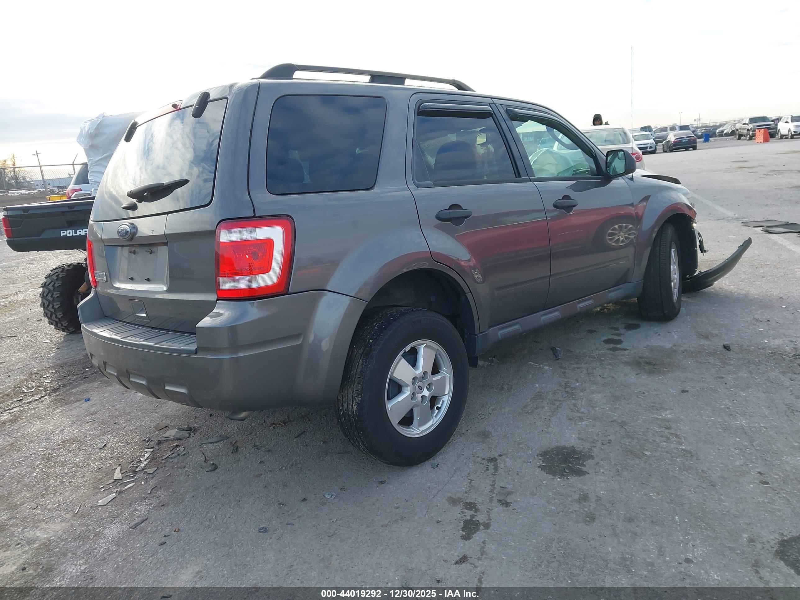 FORD ESCAPE image 4