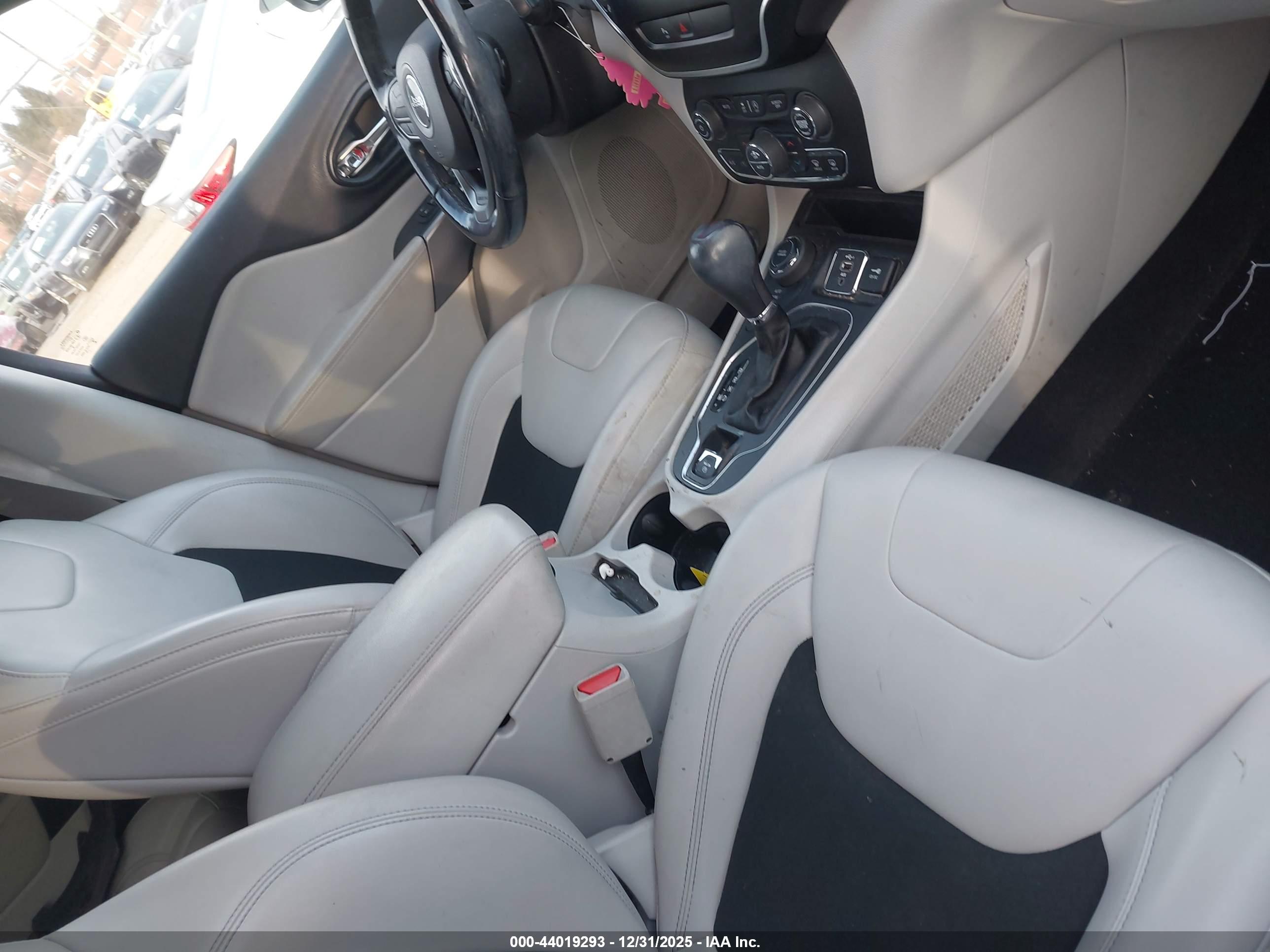 JEEP CHEROKEE image 5