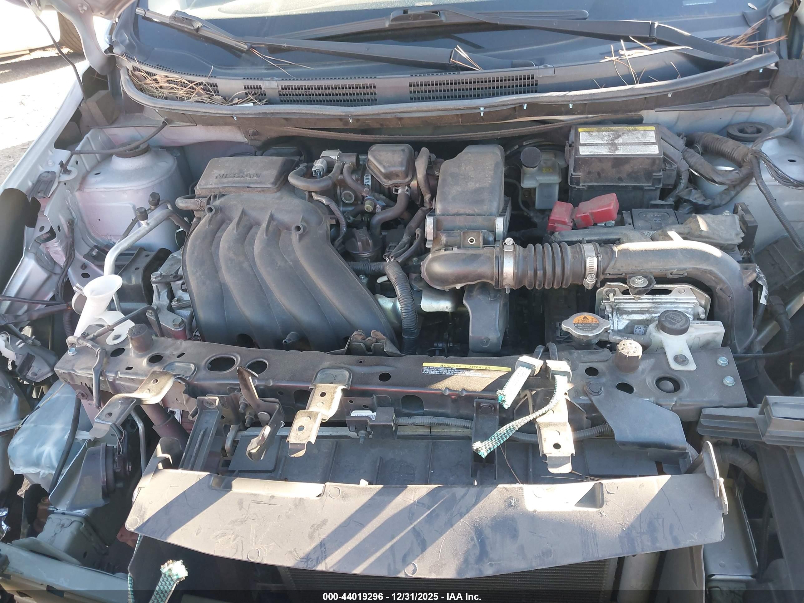 NISSAN VERSA image 10