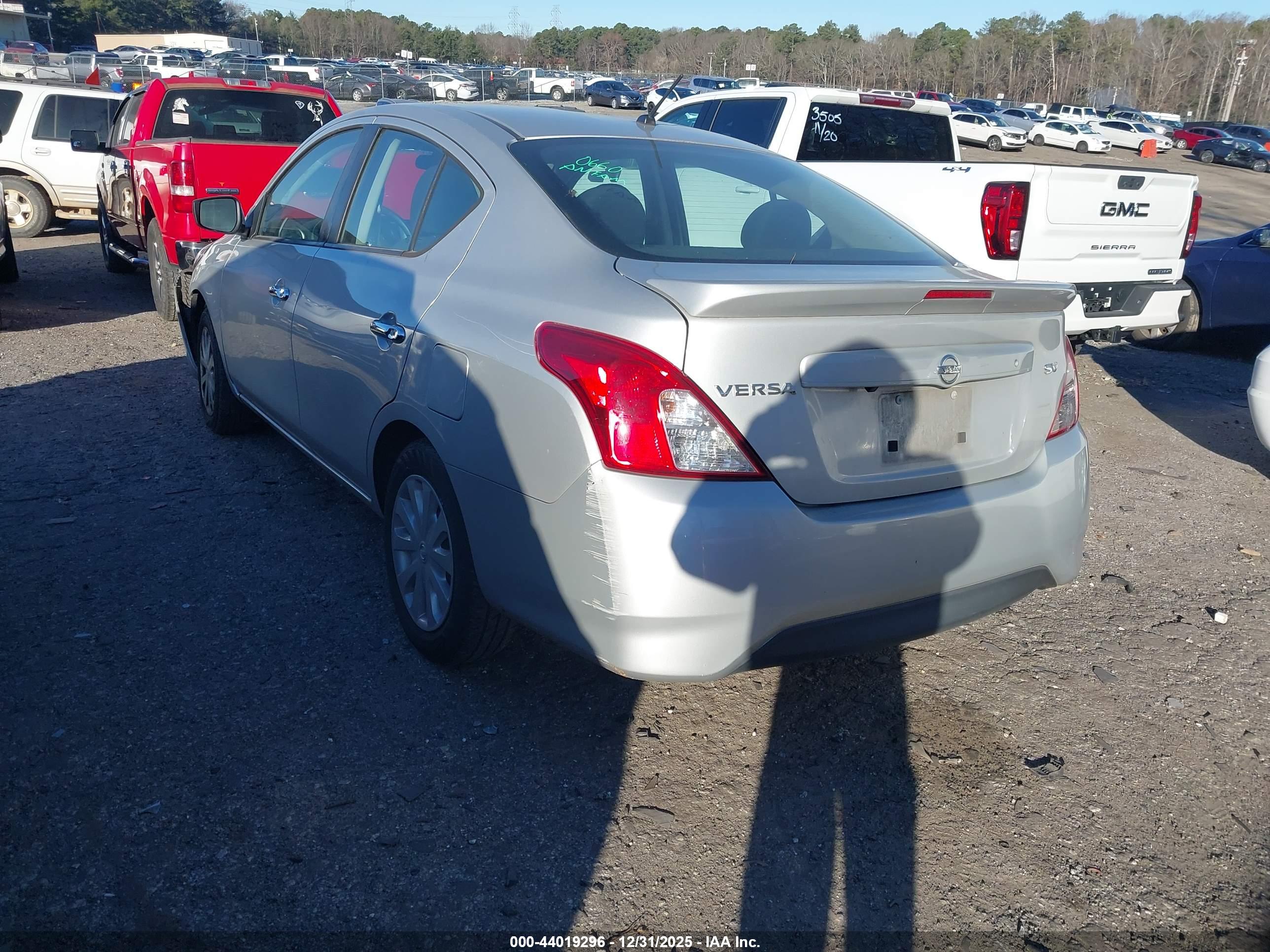 NISSAN VERSA image 3