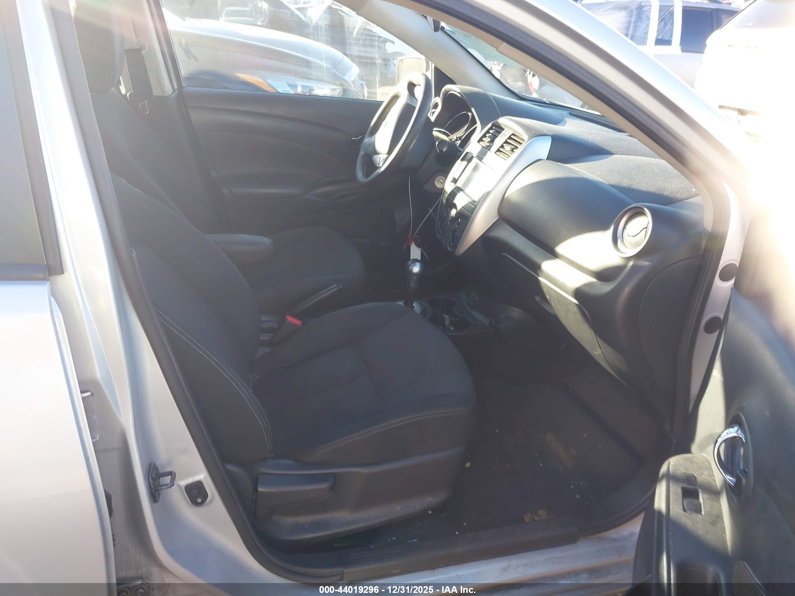 NISSAN VERSA image 5