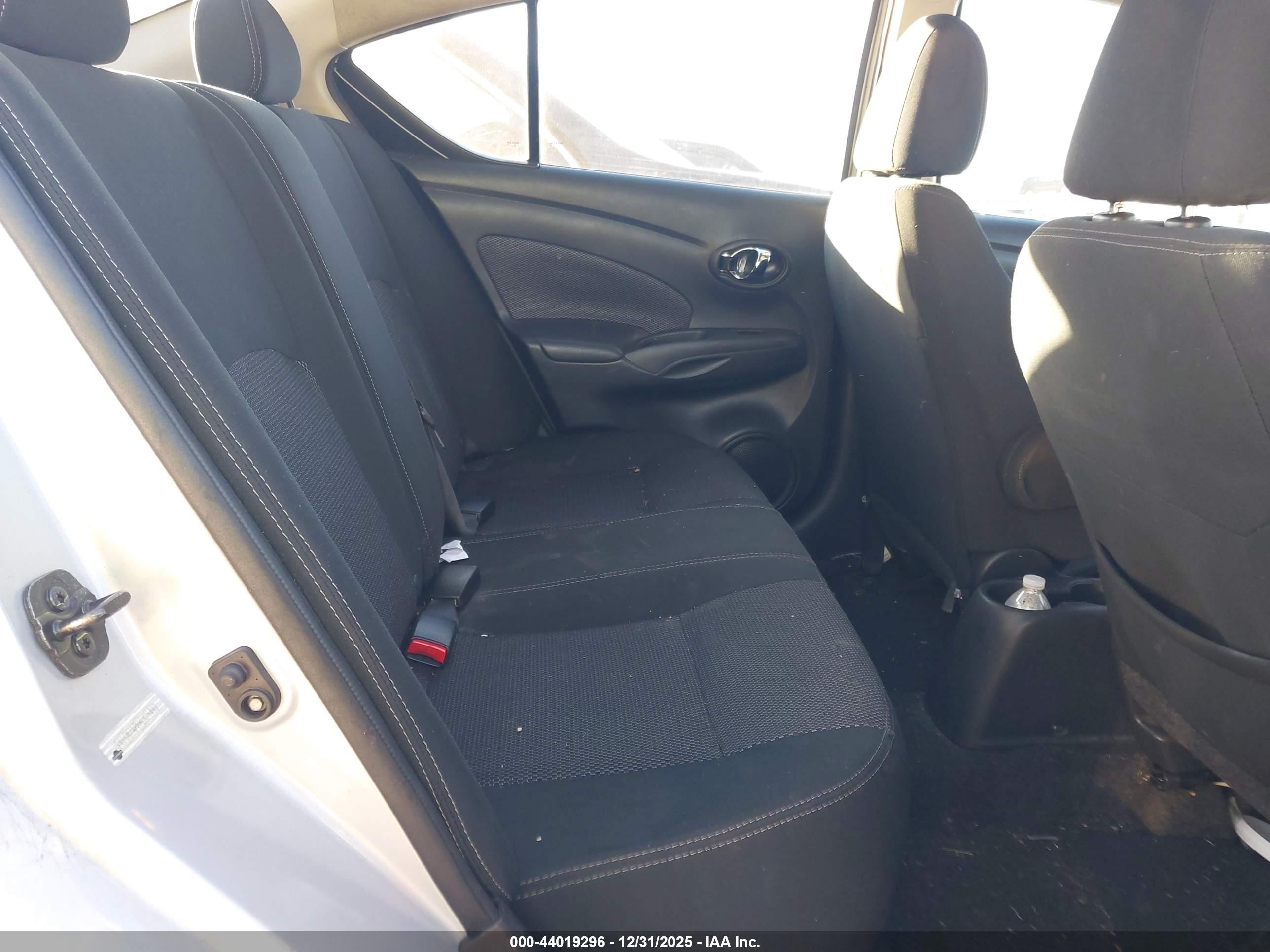 NISSAN VERSA image 8