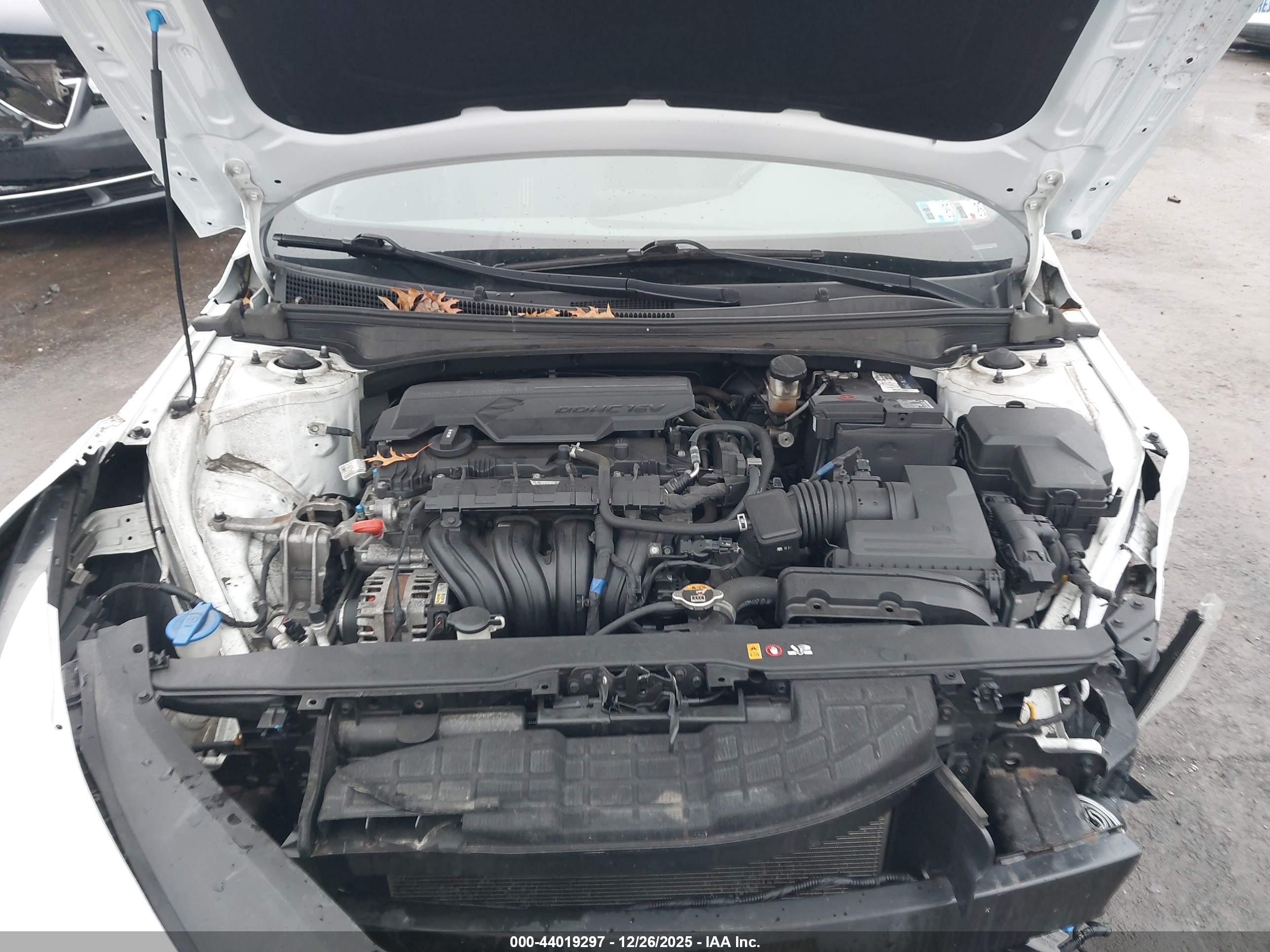 HYUNDAI ELANTRA image 10