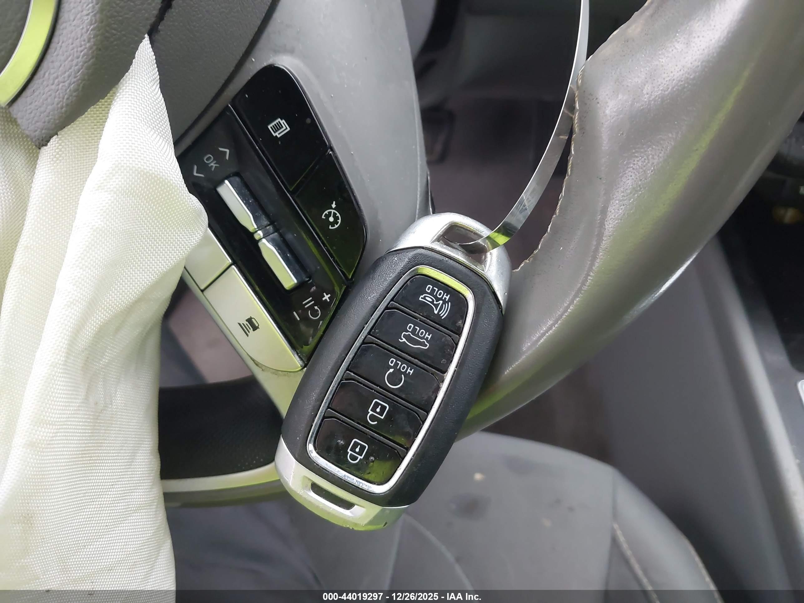 HYUNDAI ELANTRA image 11