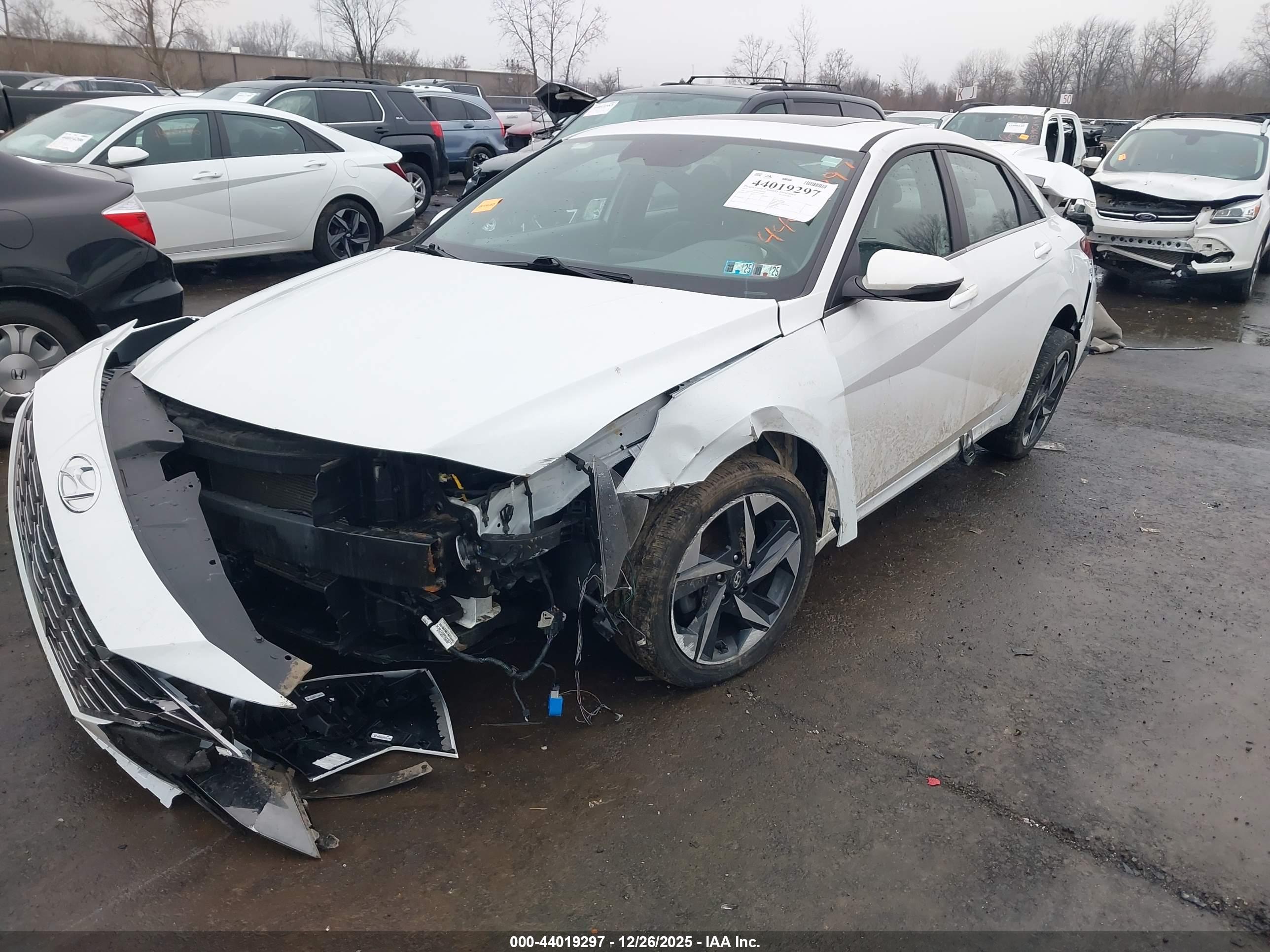 HYUNDAI ELANTRA image 2