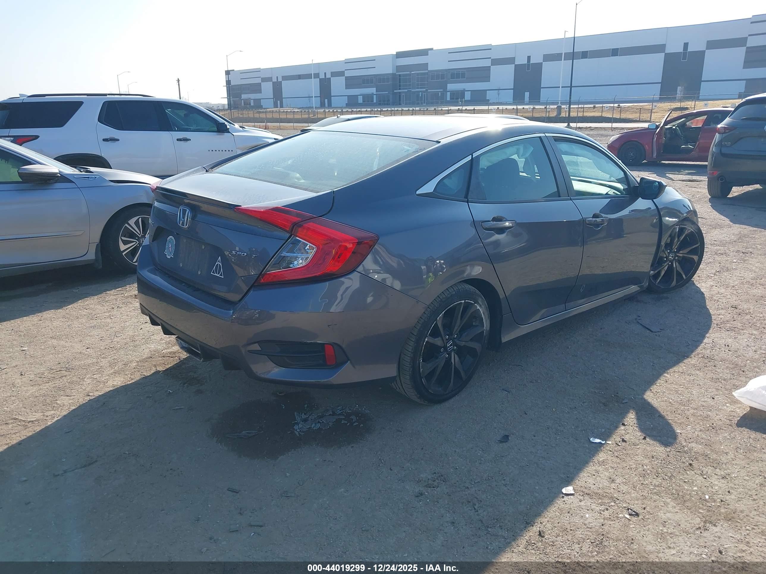 HONDA CIVIC image 4