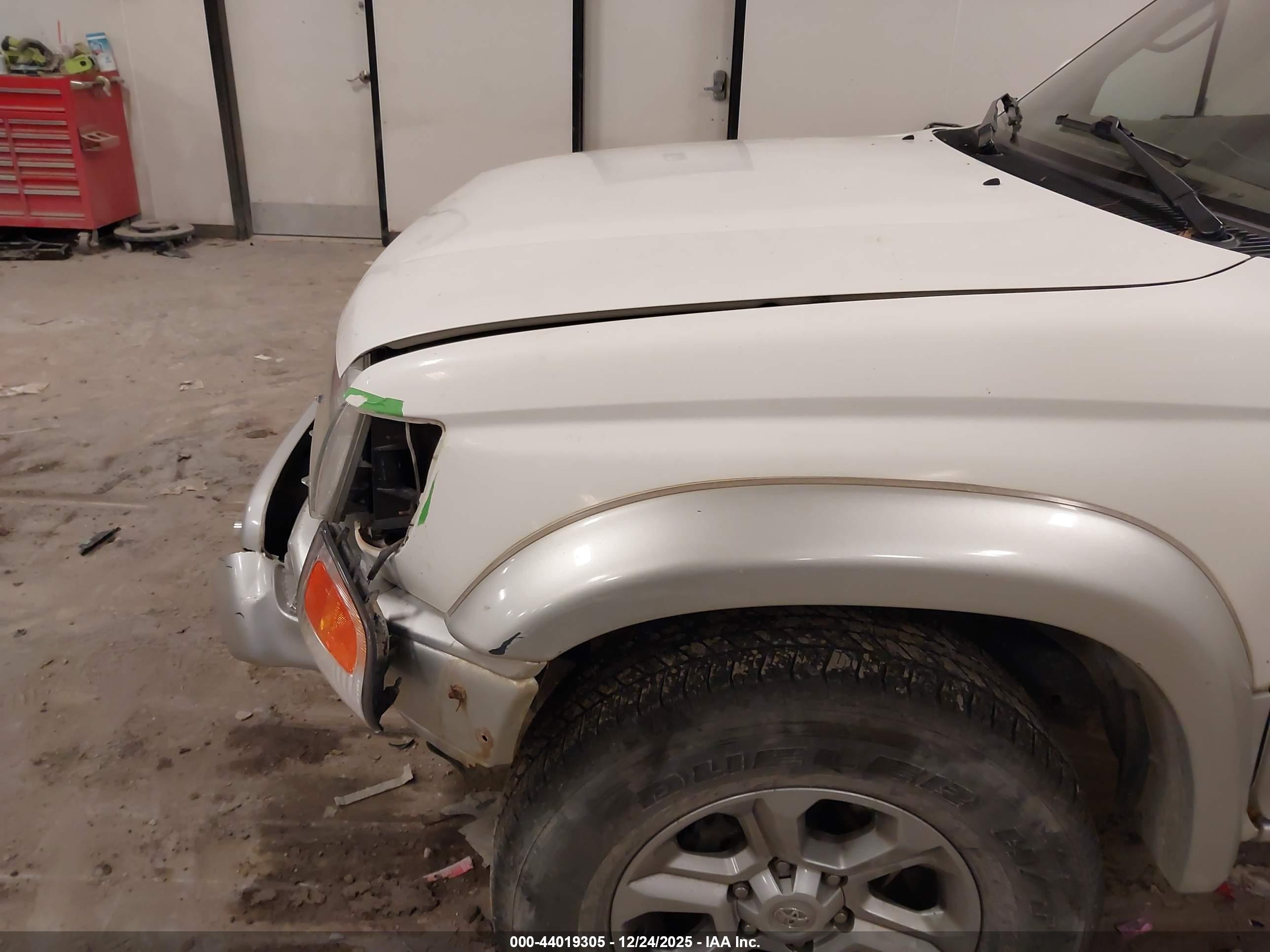 TOYOTA 4RUNNER image 6