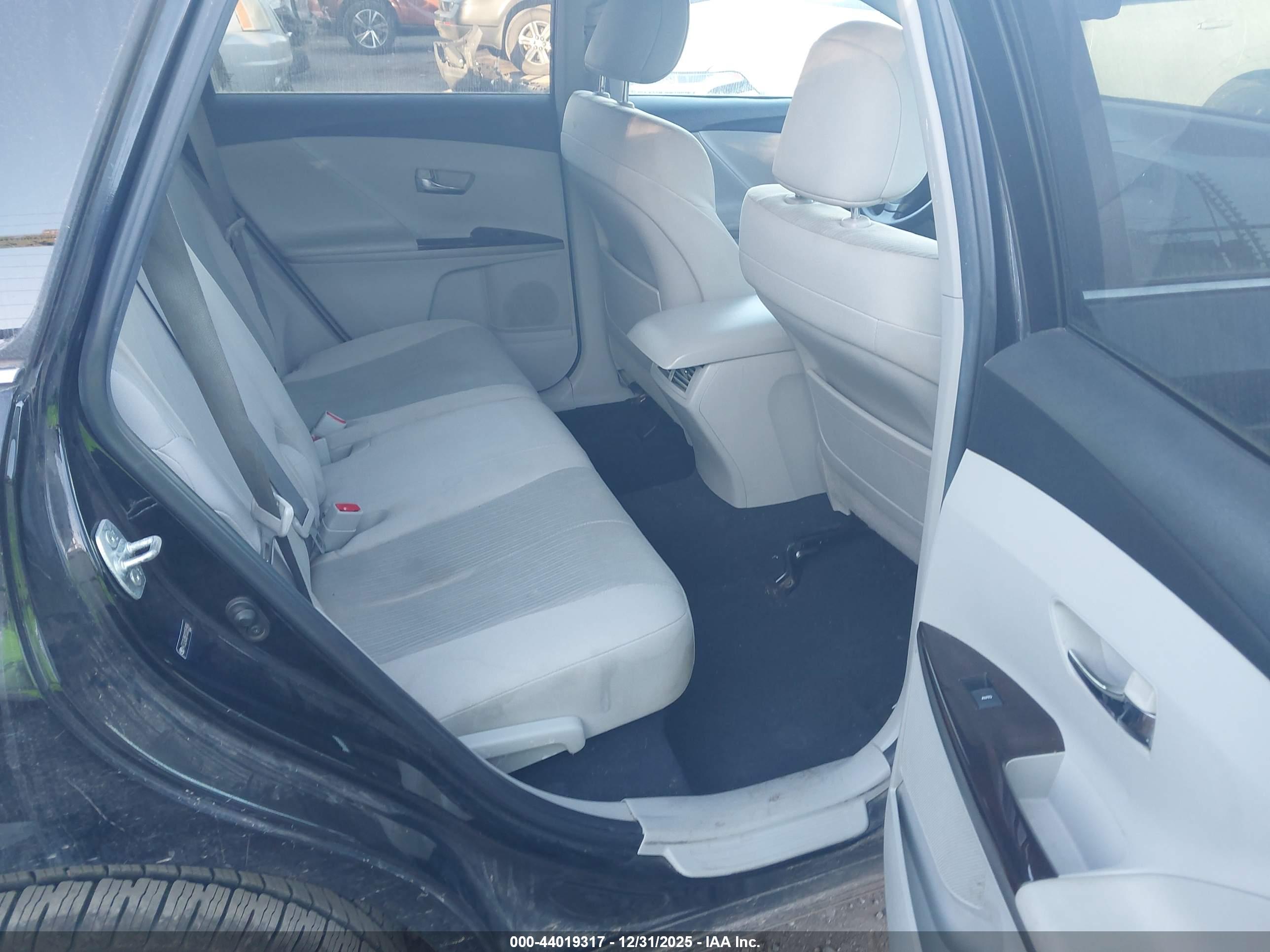 TOYOTA VENZA image 8