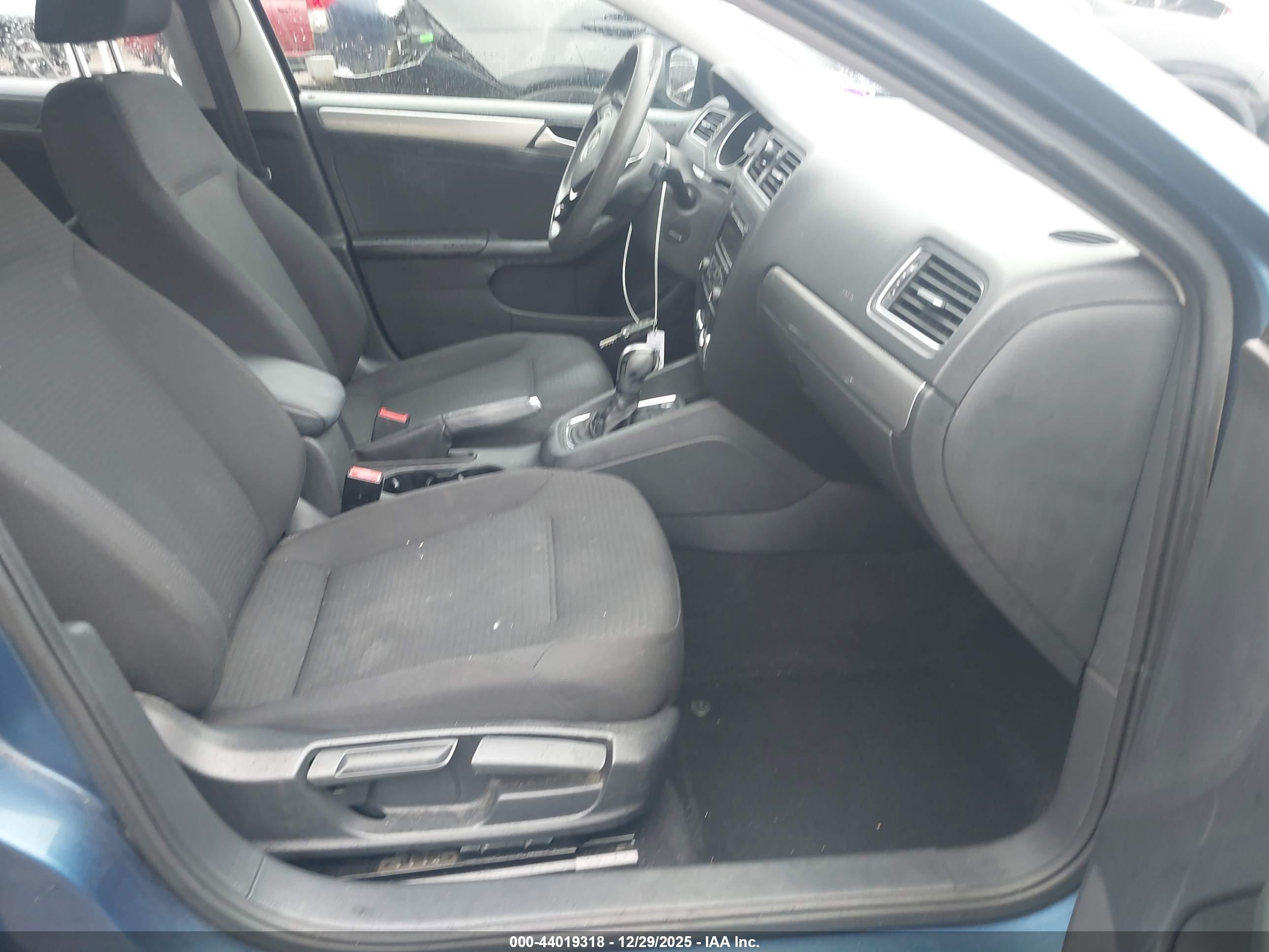 VOLKSWAGEN JETTA image 5