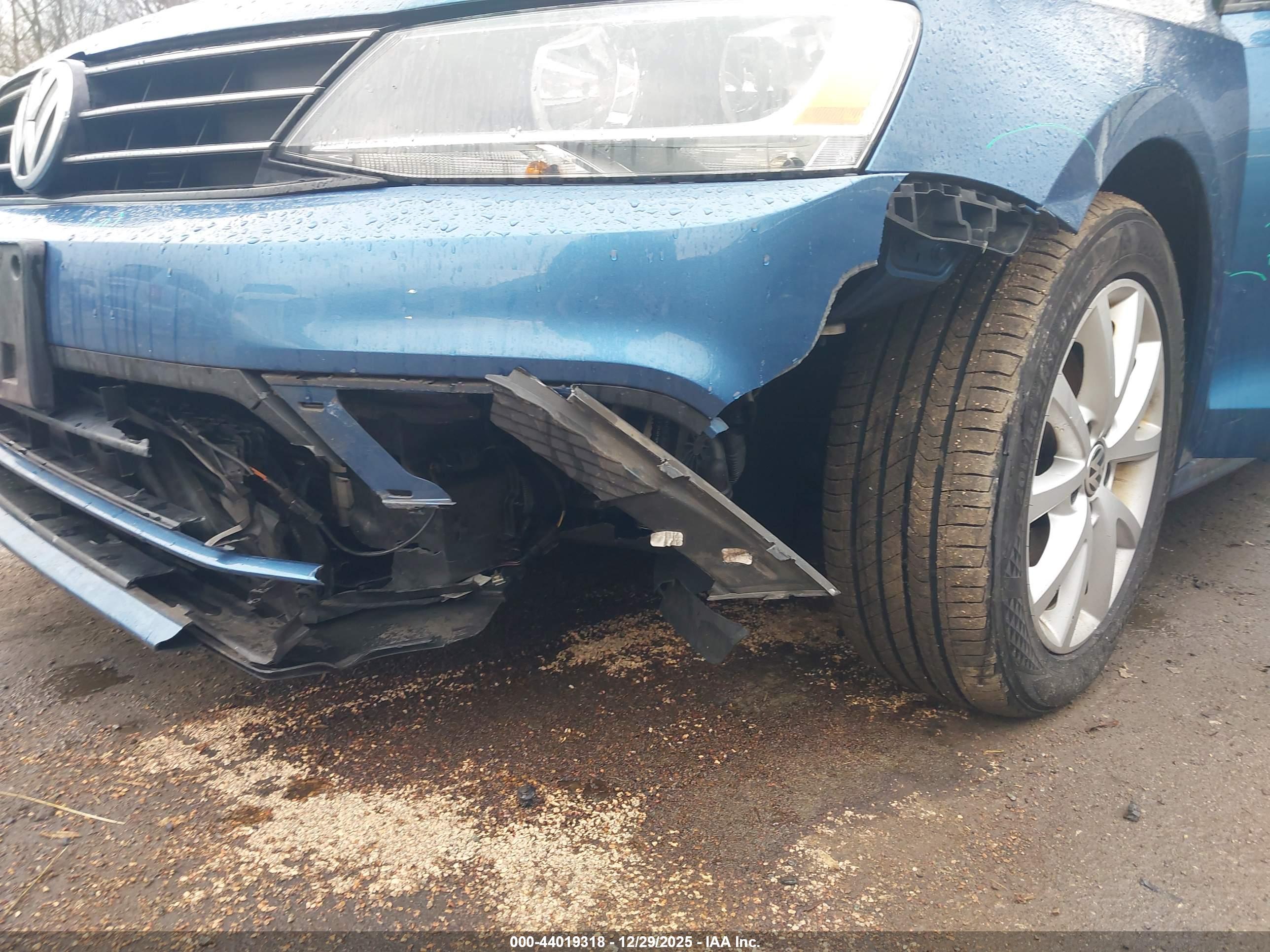 VOLKSWAGEN JETTA image 6