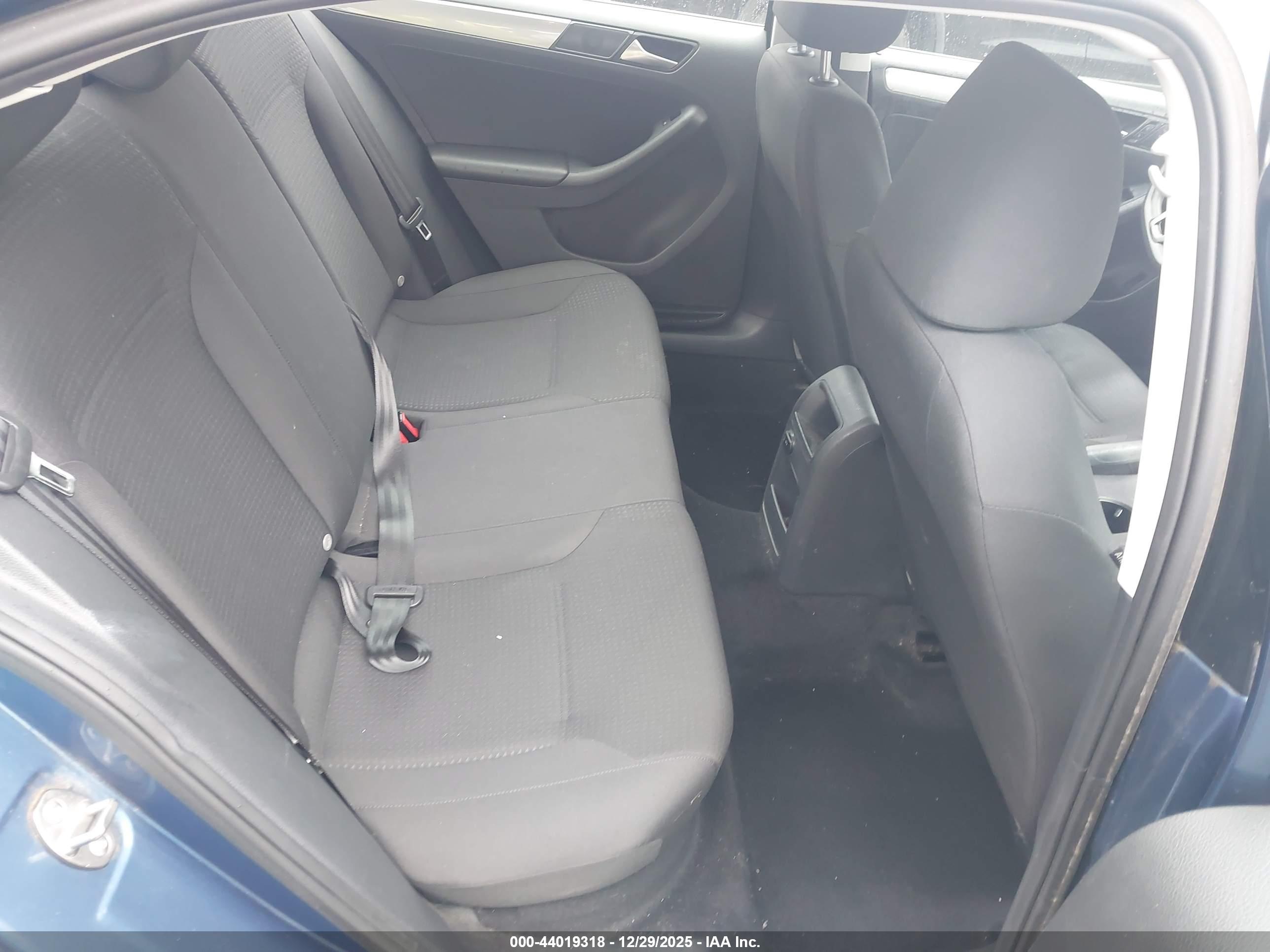VOLKSWAGEN JETTA image 8