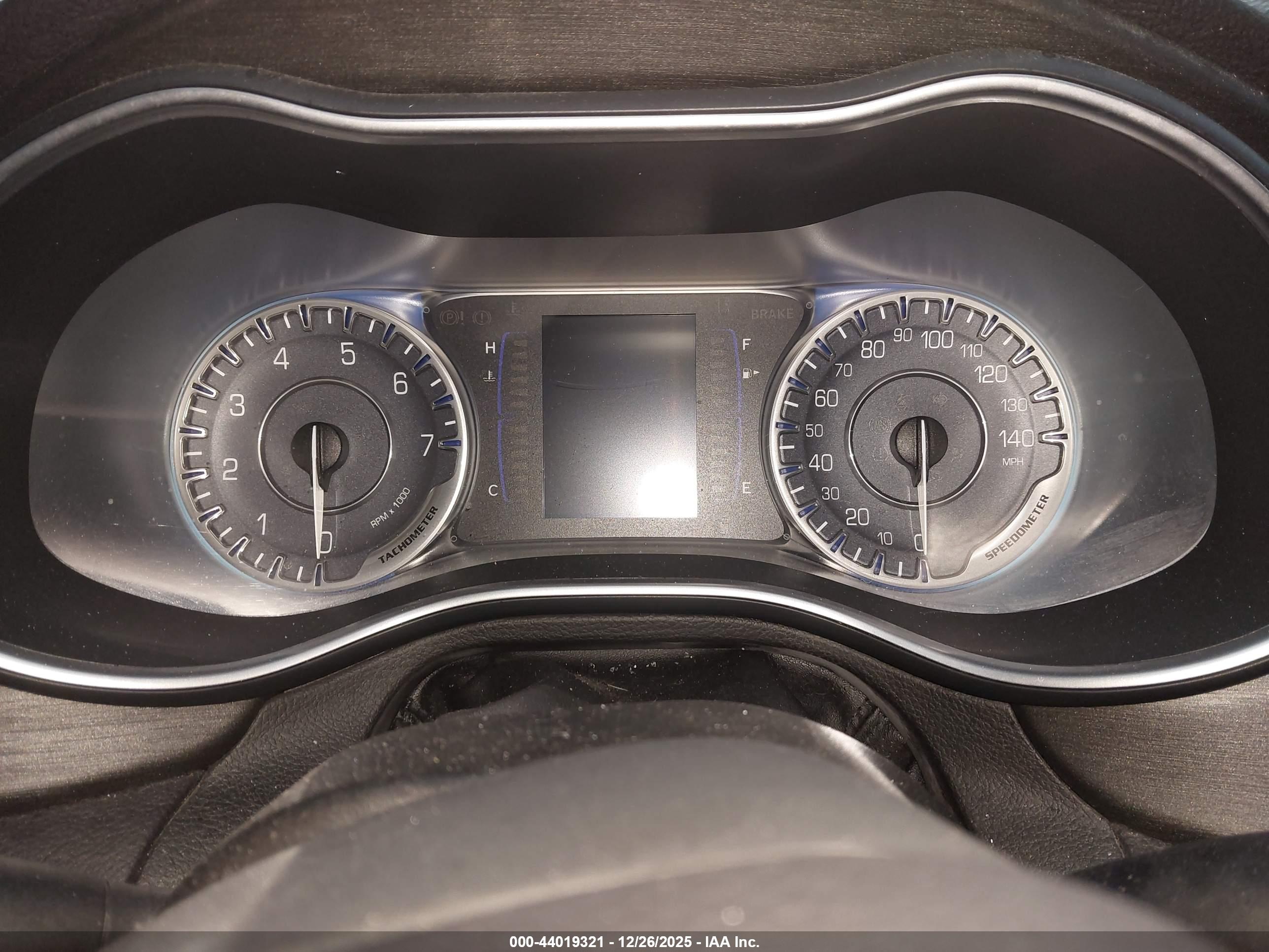 CHRYSLER 200 image 7