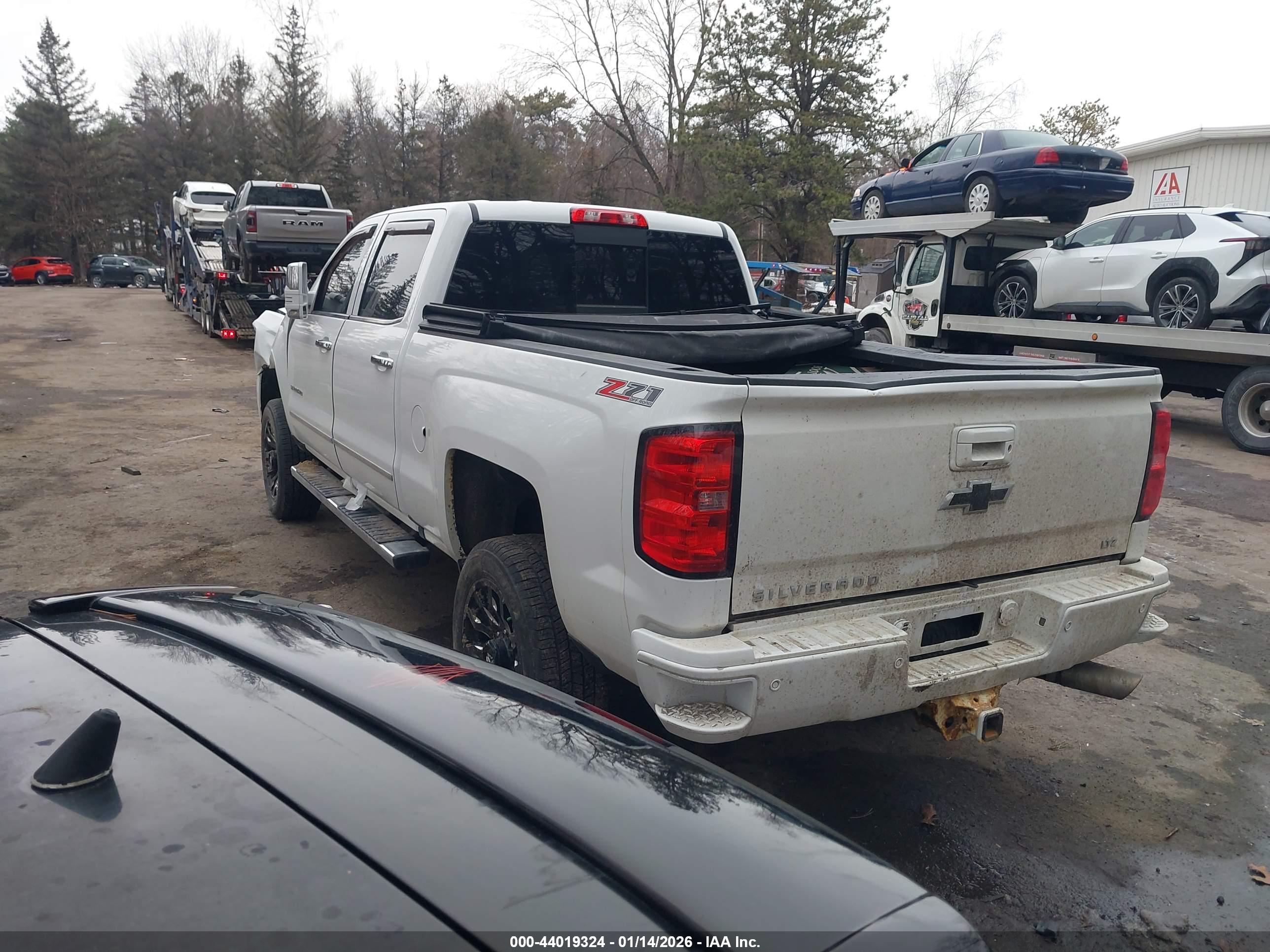 CHEVROLET SILVERADO image 3