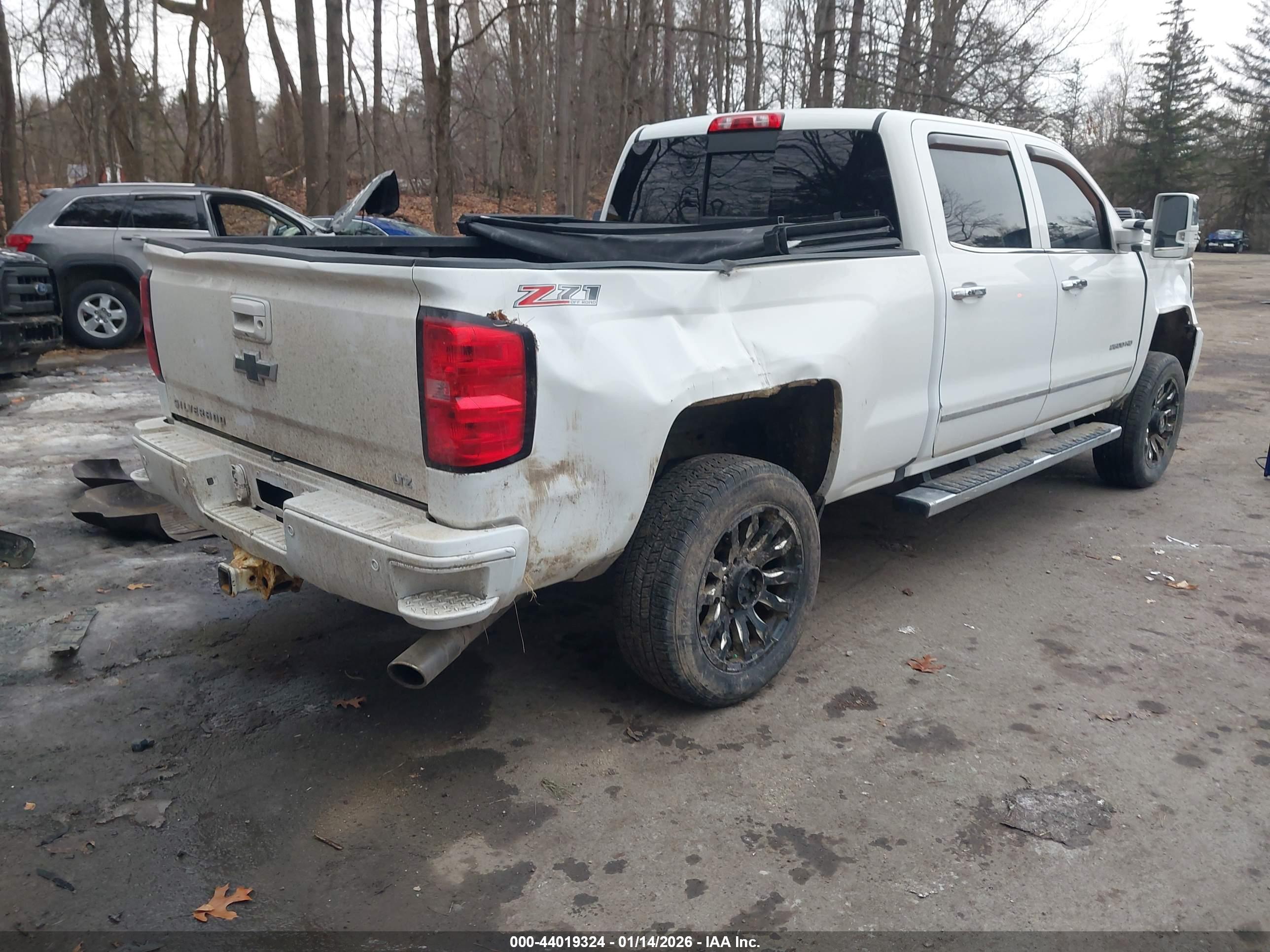 CHEVROLET SILVERADO image 4