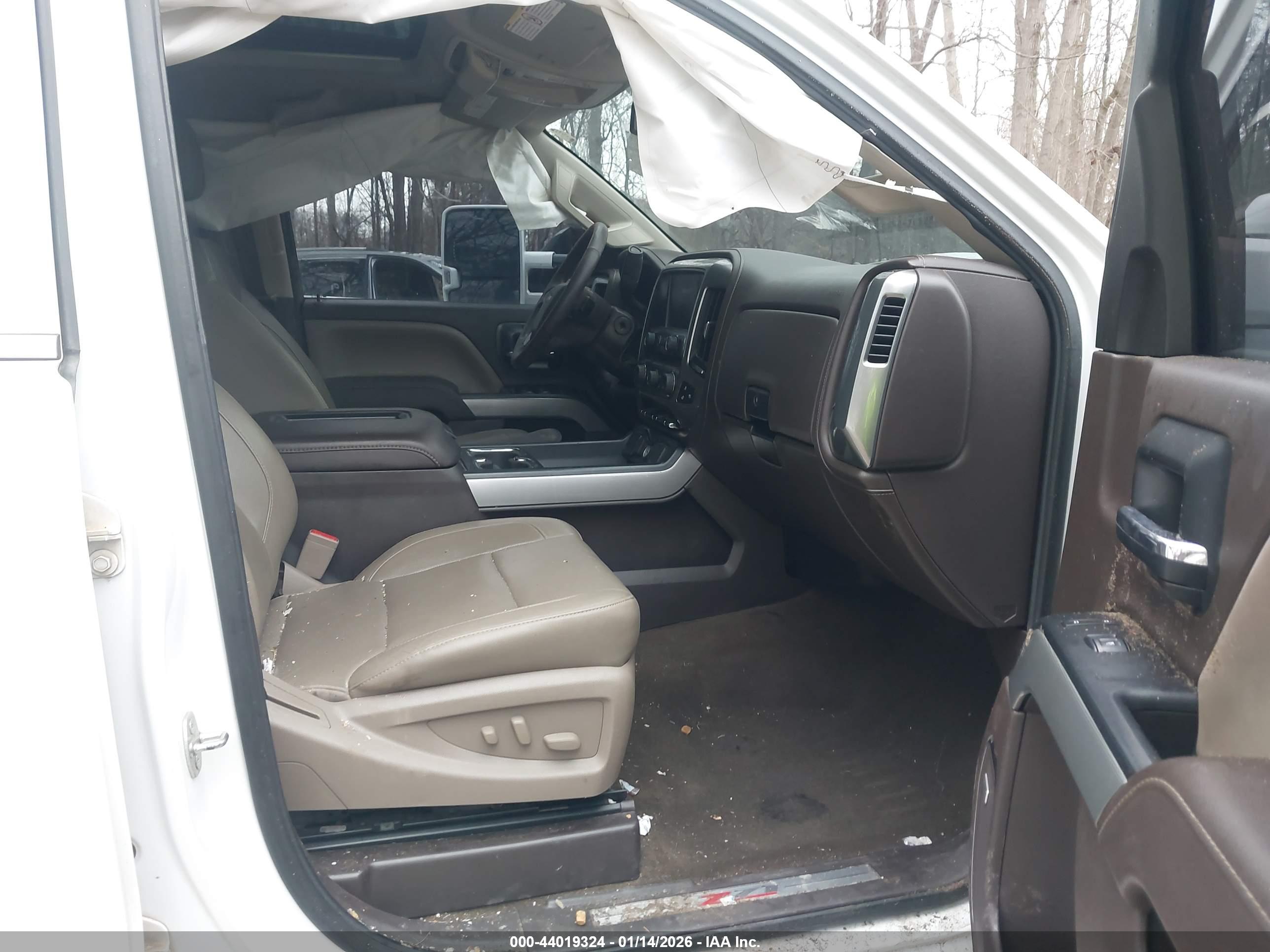CHEVROLET SILVERADO image 5
