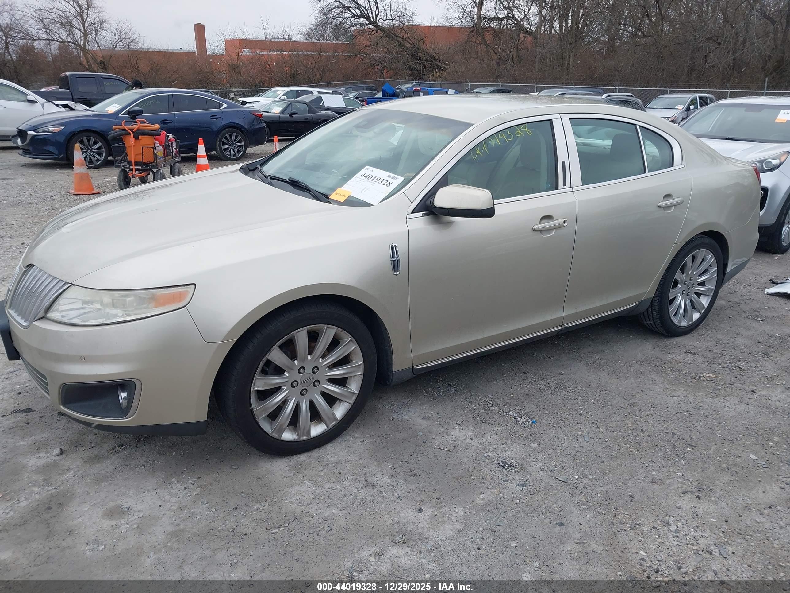 LINCOLN MKS image 2