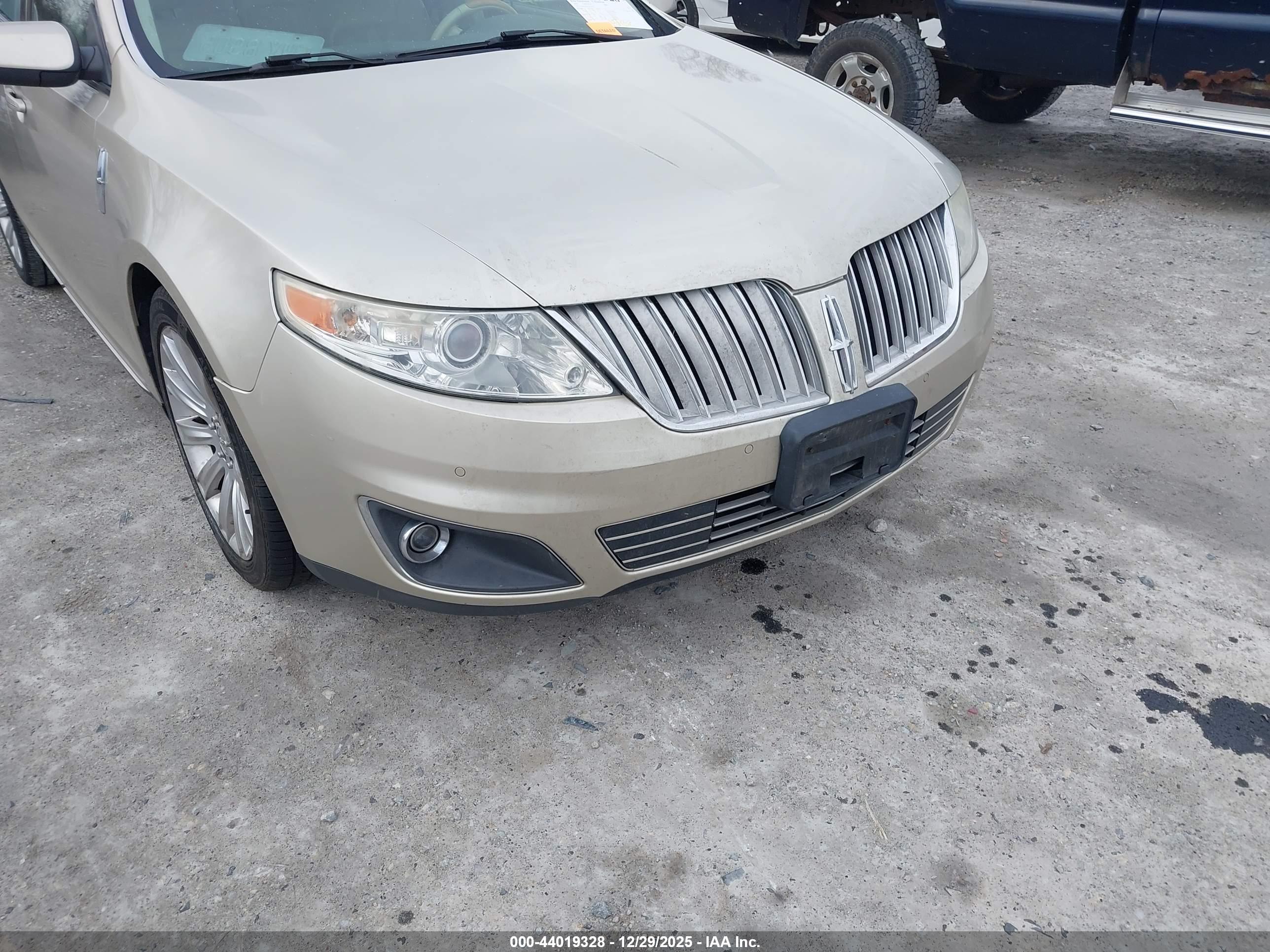 LINCOLN MKS image 6