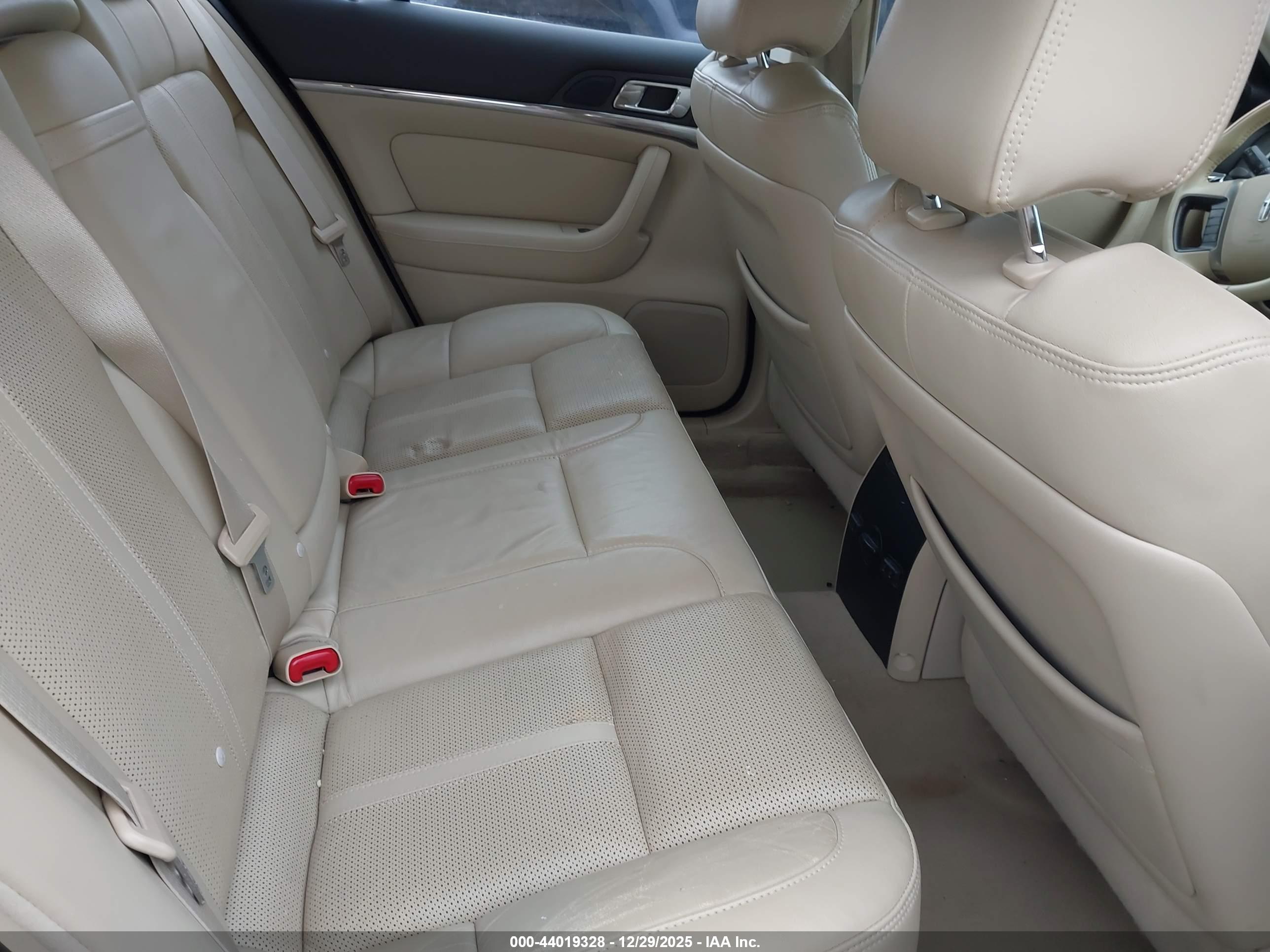 LINCOLN MKS image 8