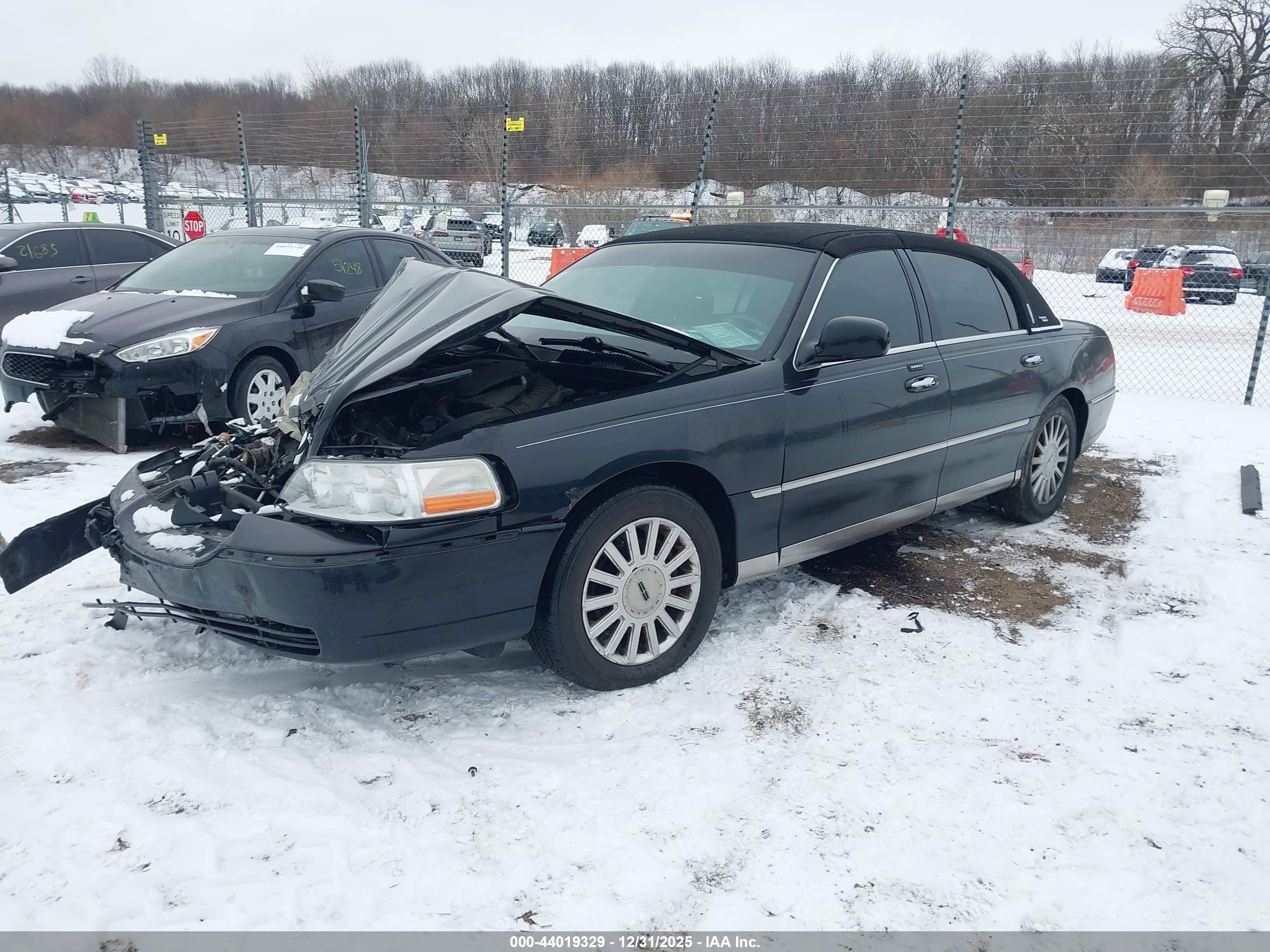 LINCOLN TOWN image 2
