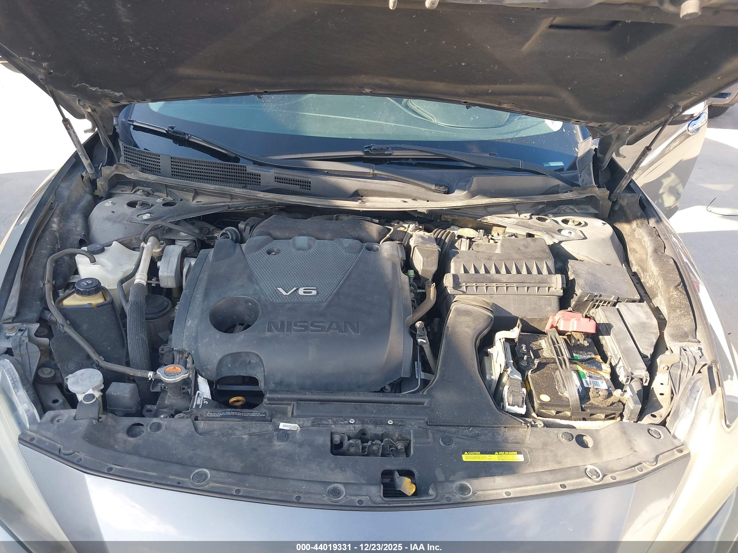 NISSAN MAXIMA image 10