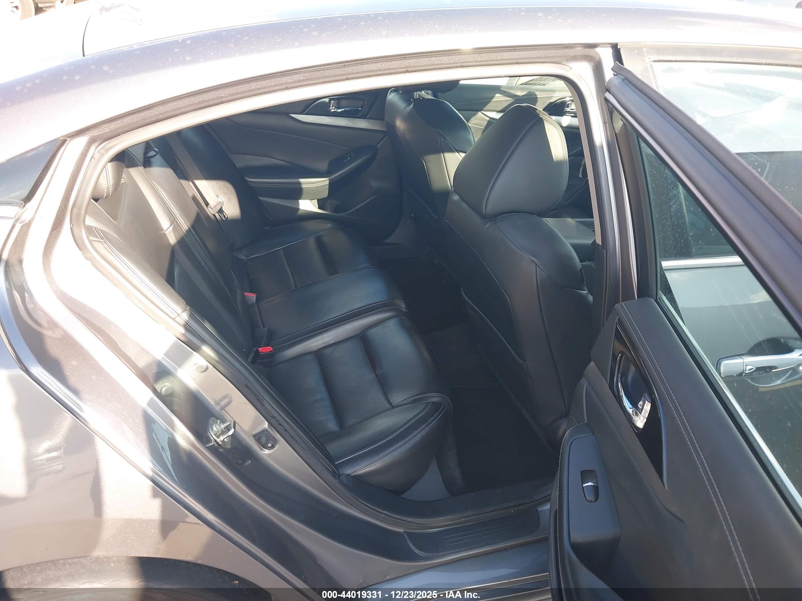 NISSAN MAXIMA image 8