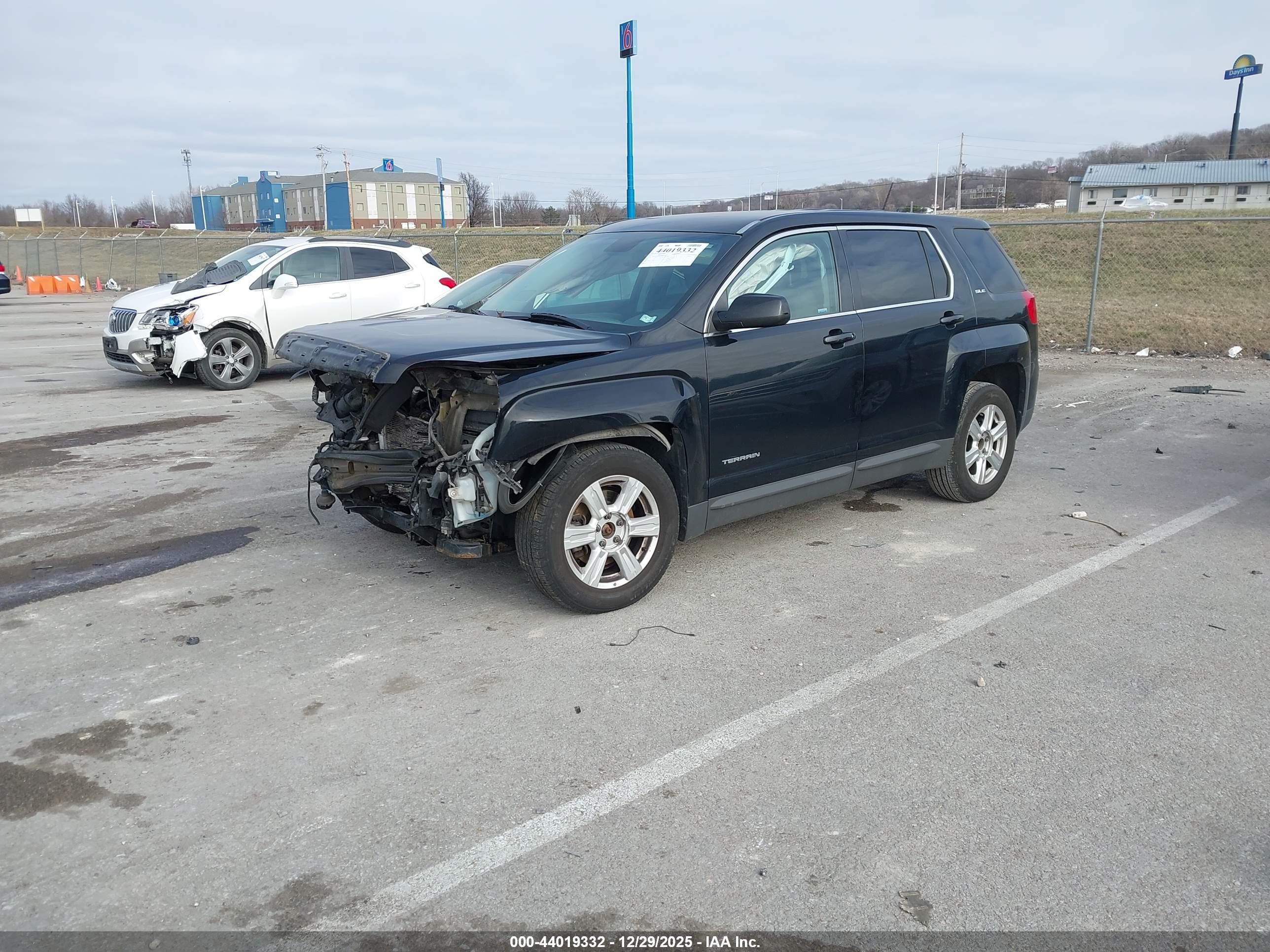GMC TERRAIN image 2