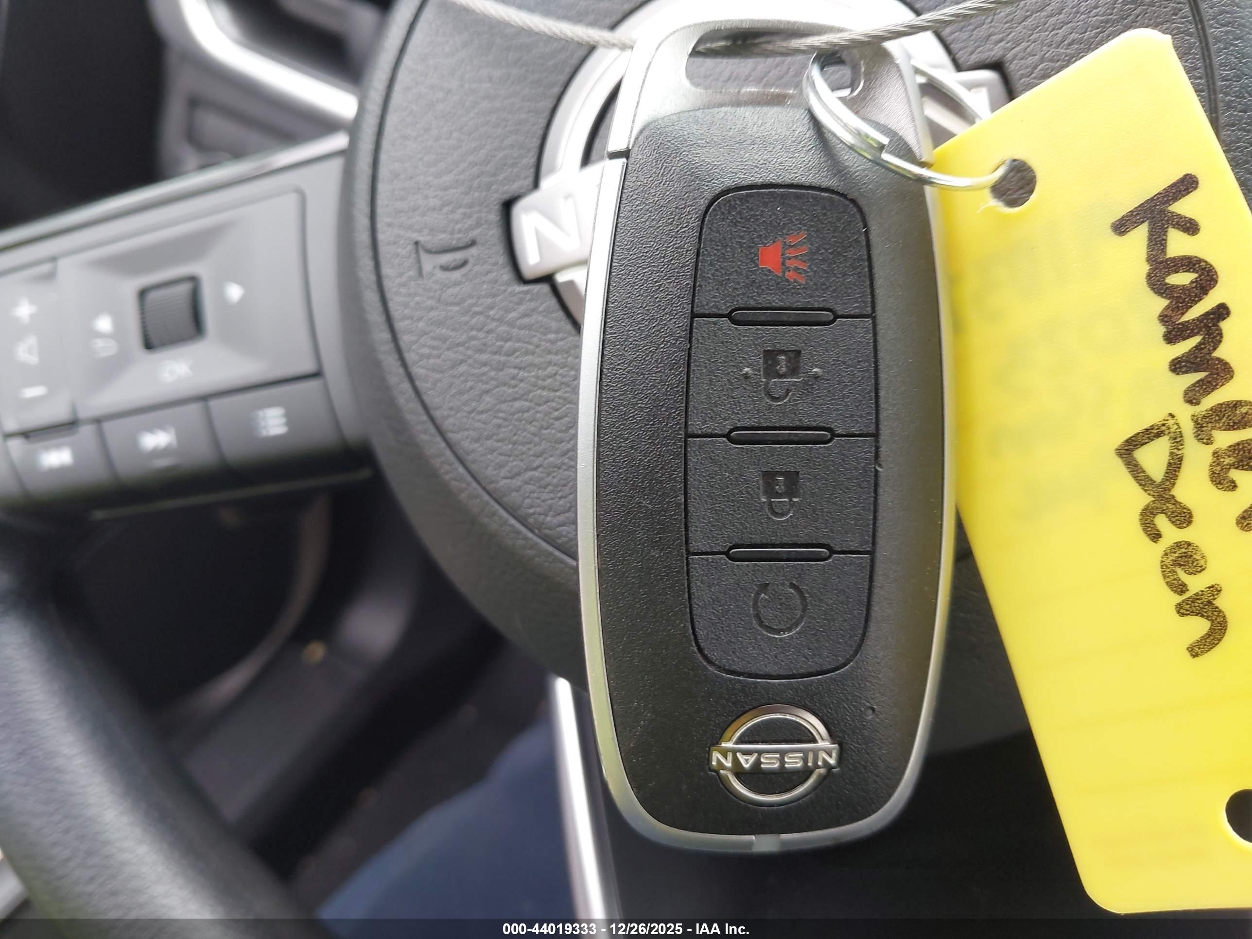 NISSAN ROGUE image 11