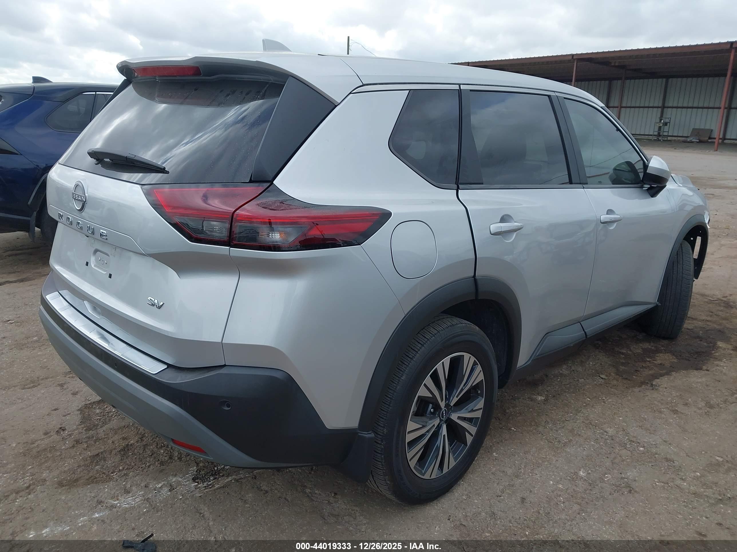 NISSAN ROGUE image 4