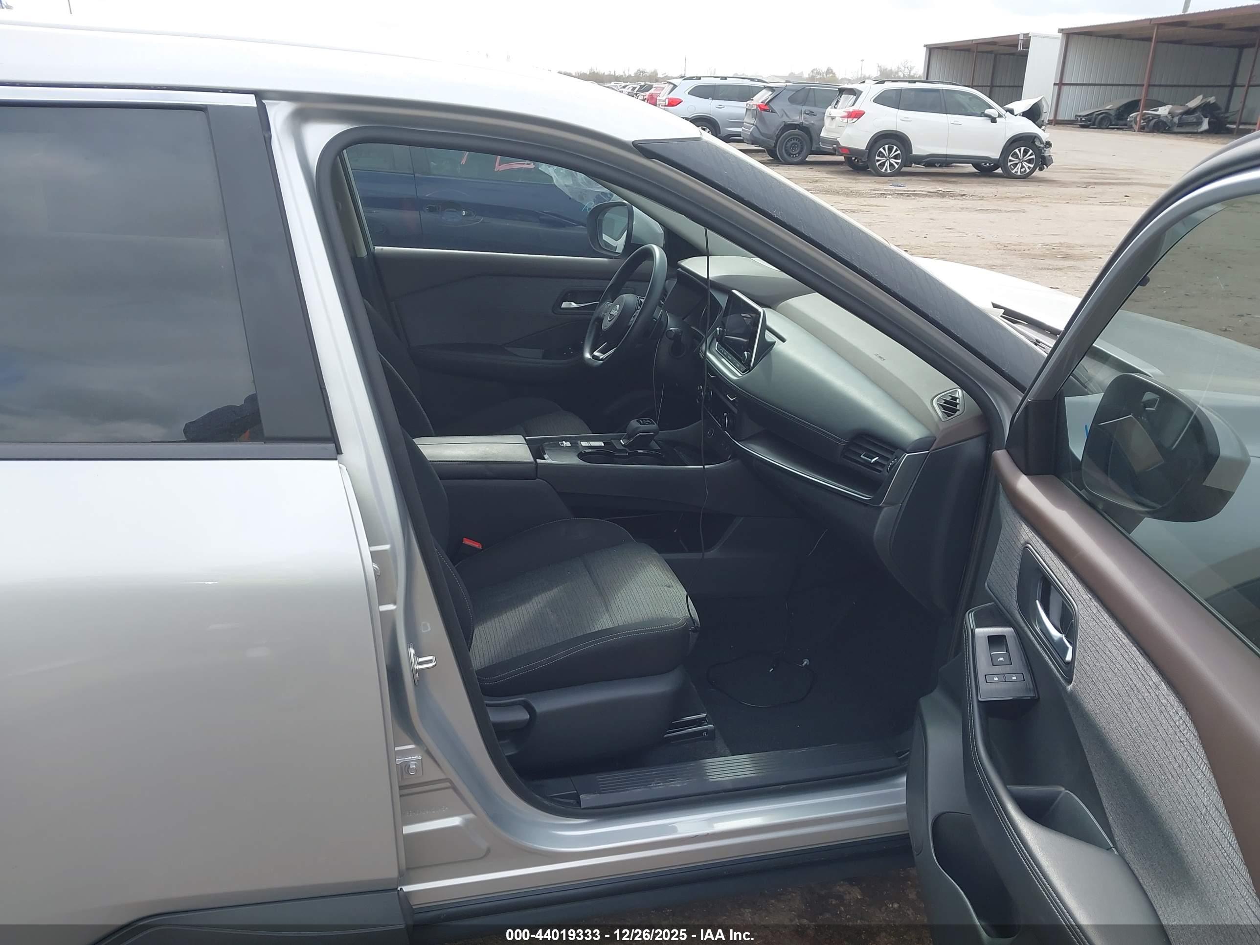NISSAN ROGUE image 5