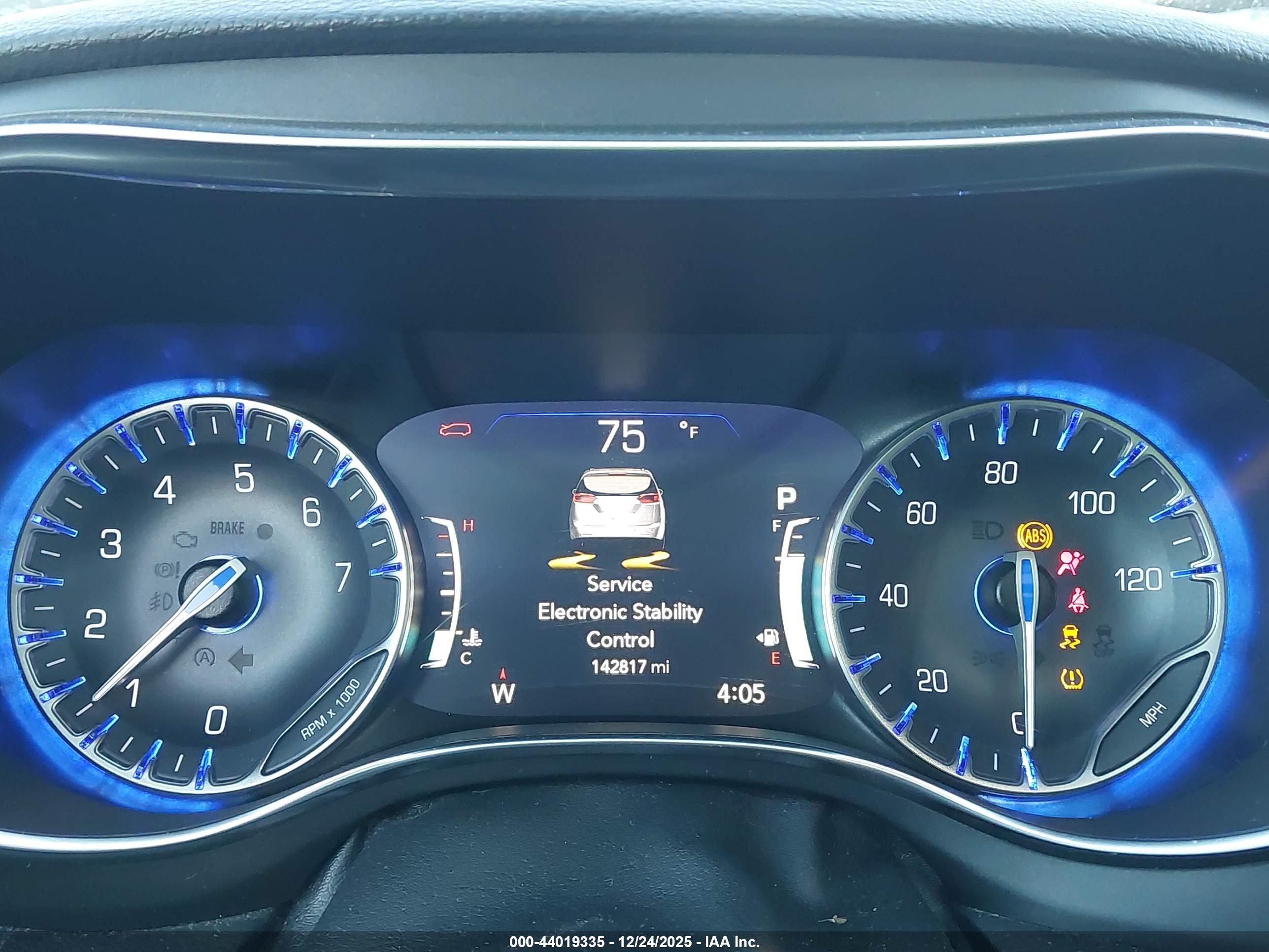 CHRYSLER PACIFICA image 7