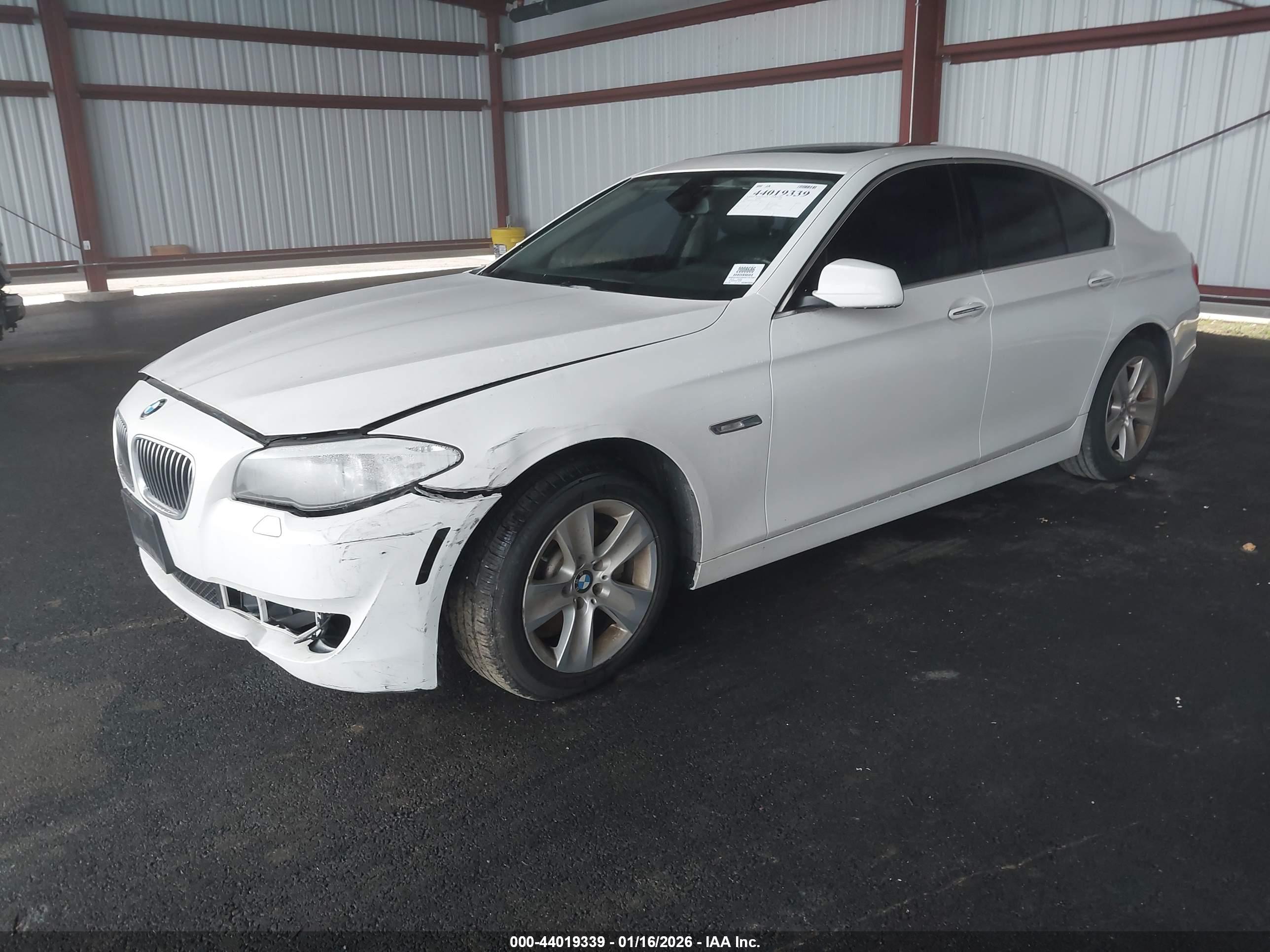 BMW 528I image 2